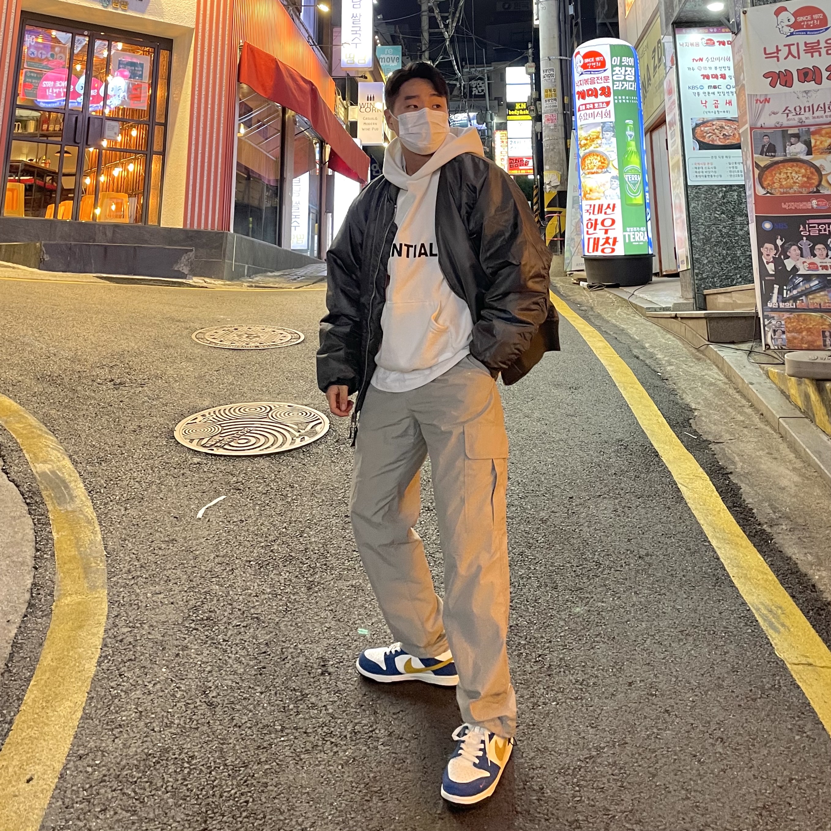 Nike x Kasina Dunk Low 80's Bus, Essentials 3D Silicon Applique Pullover Hoodie White - 20SS 착용 스타일