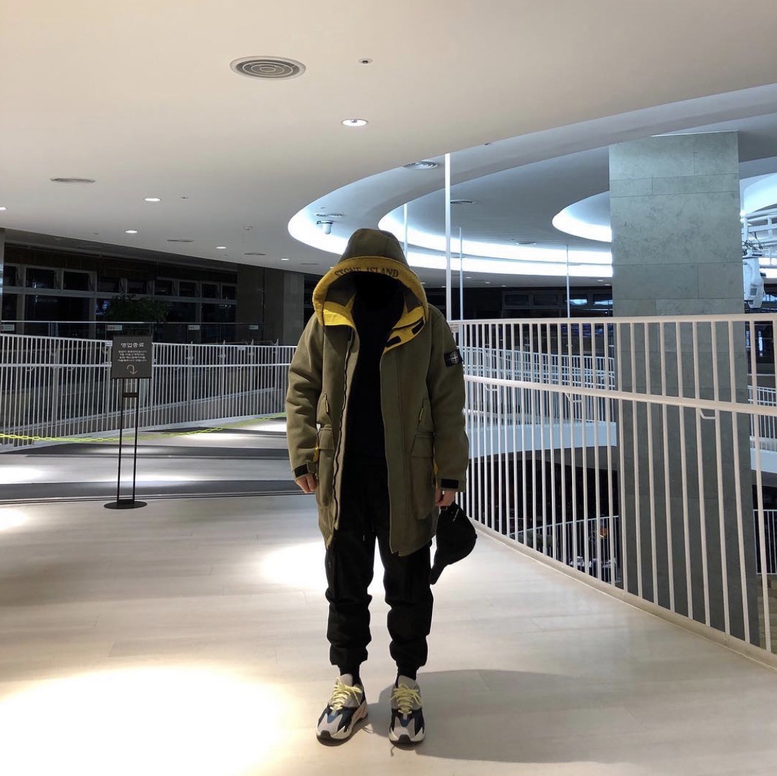 Adidas Yeezy Boost 700 Wave Runner Solid Grey 2017/2019 착용 스타일