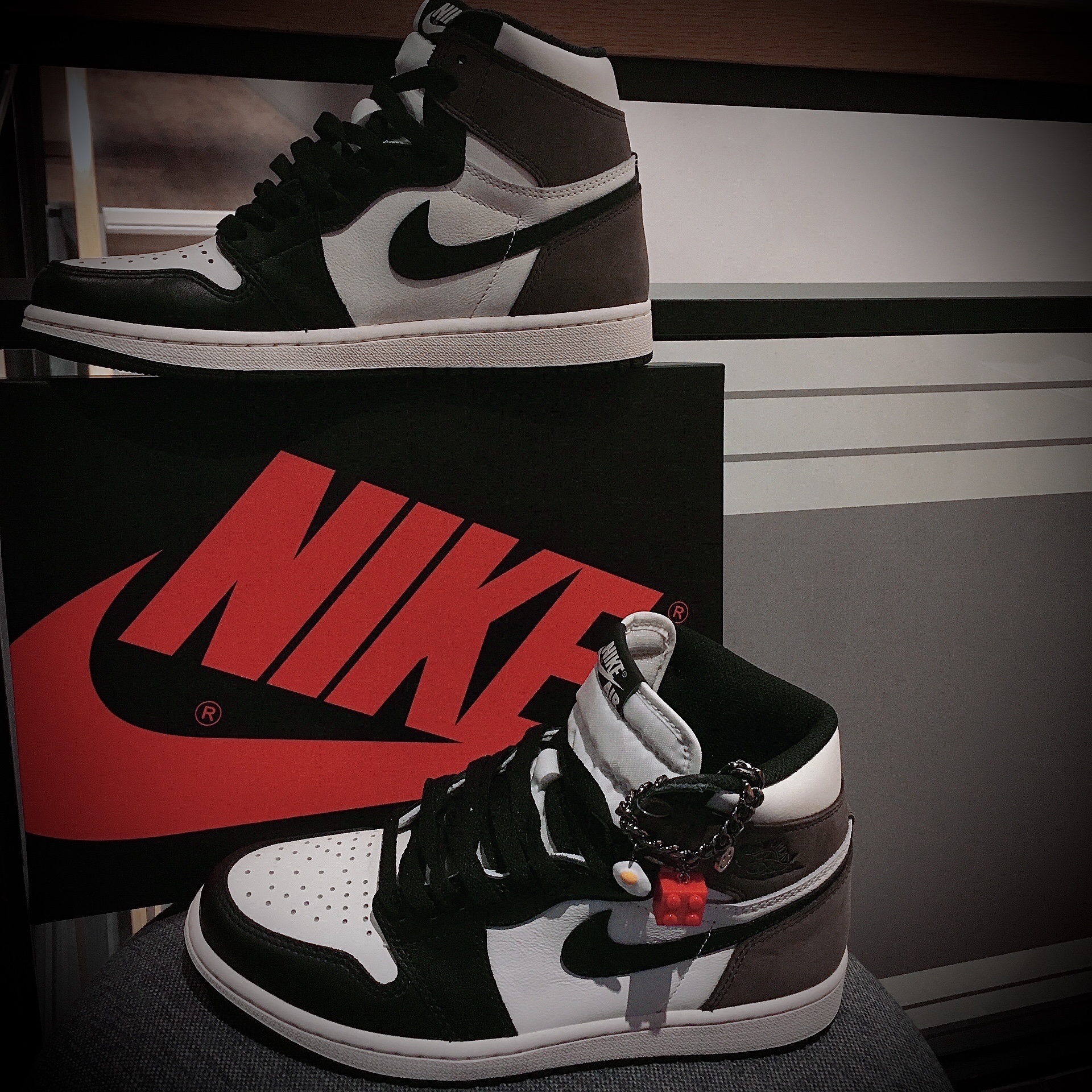 Jordan 1 Retro High OG Black Mocha 착용 스타일