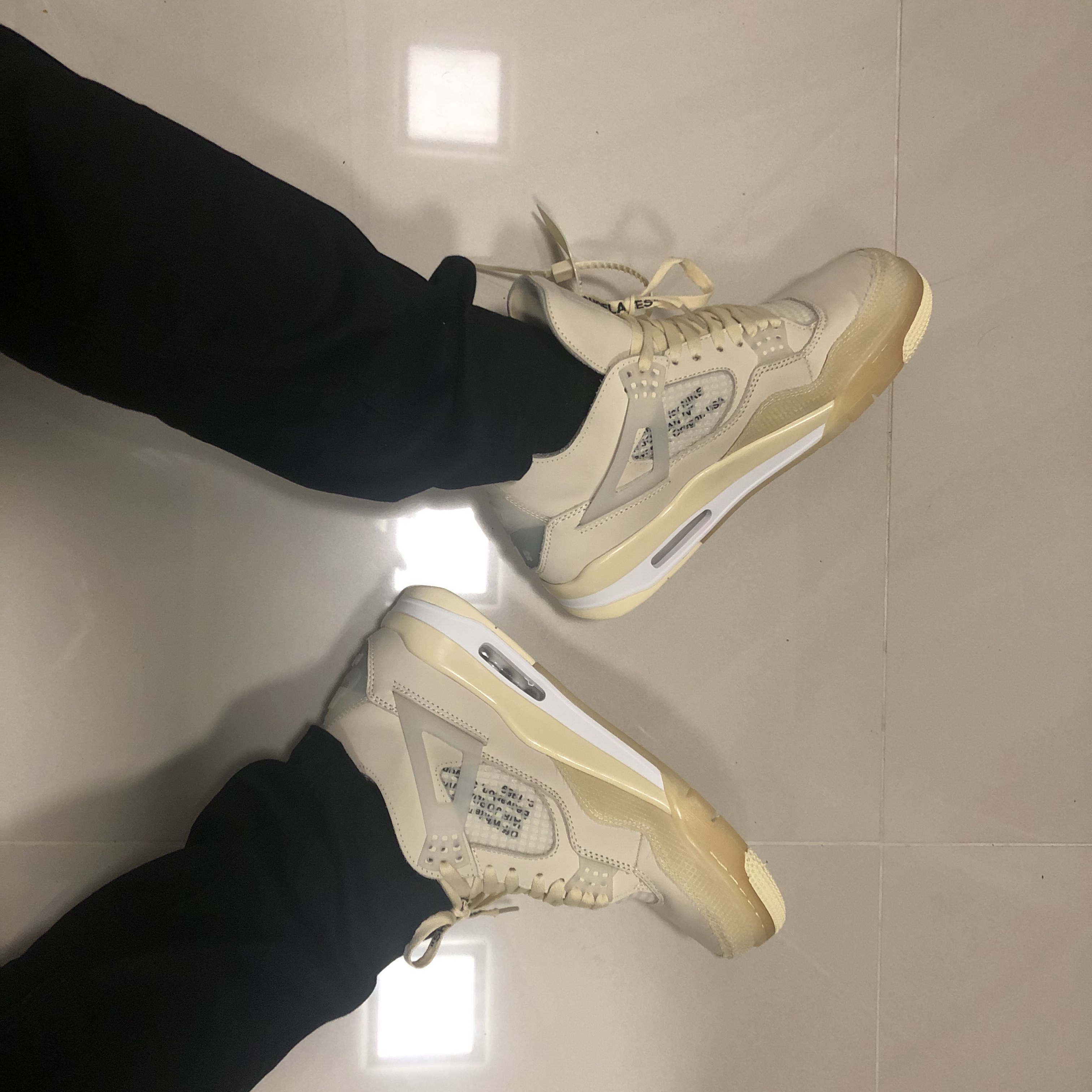 (W) Jordan 4 x Off-White Retro SP Sail 착용 스타일