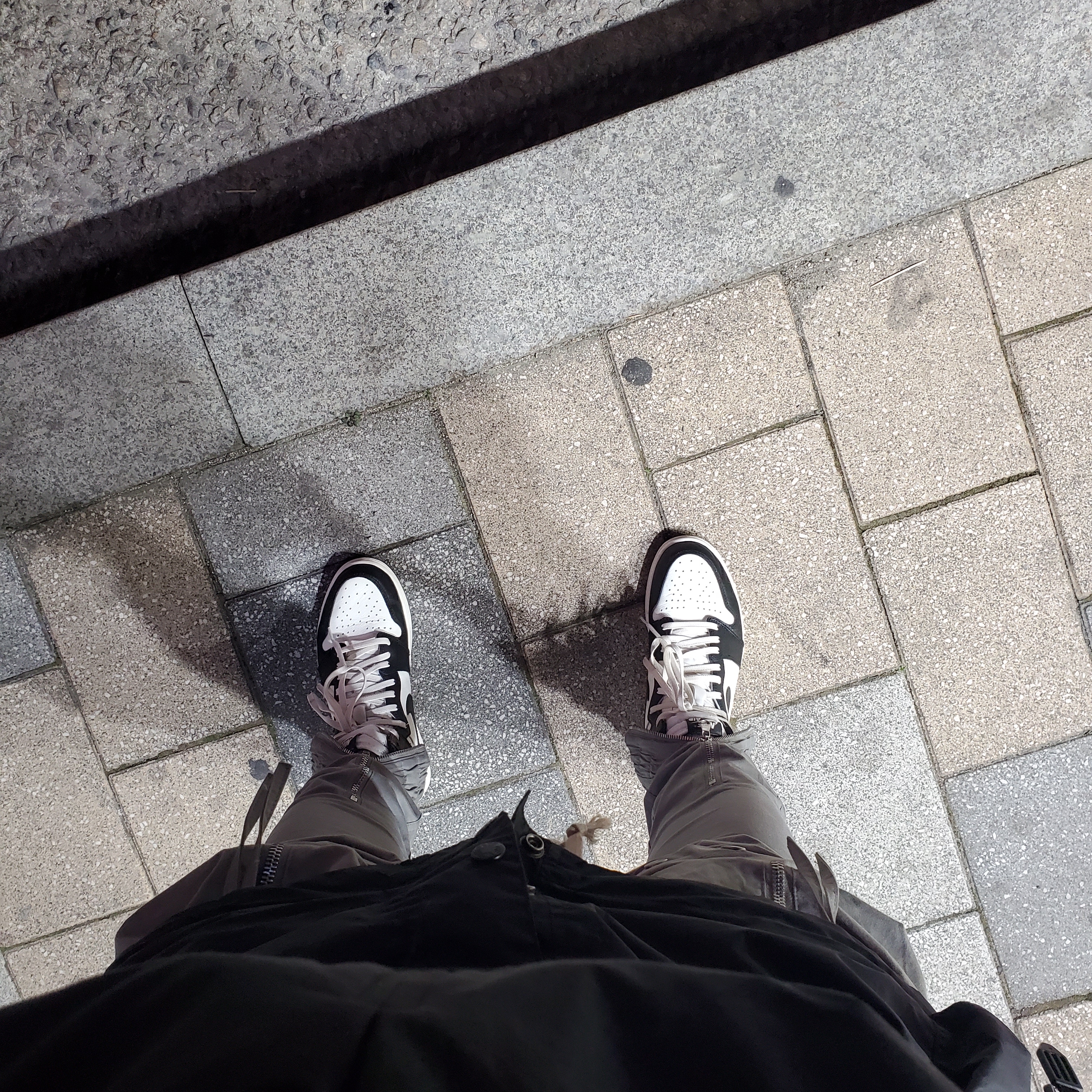 Jordan 1 Retro High OG Black Mocha 착용 스타일