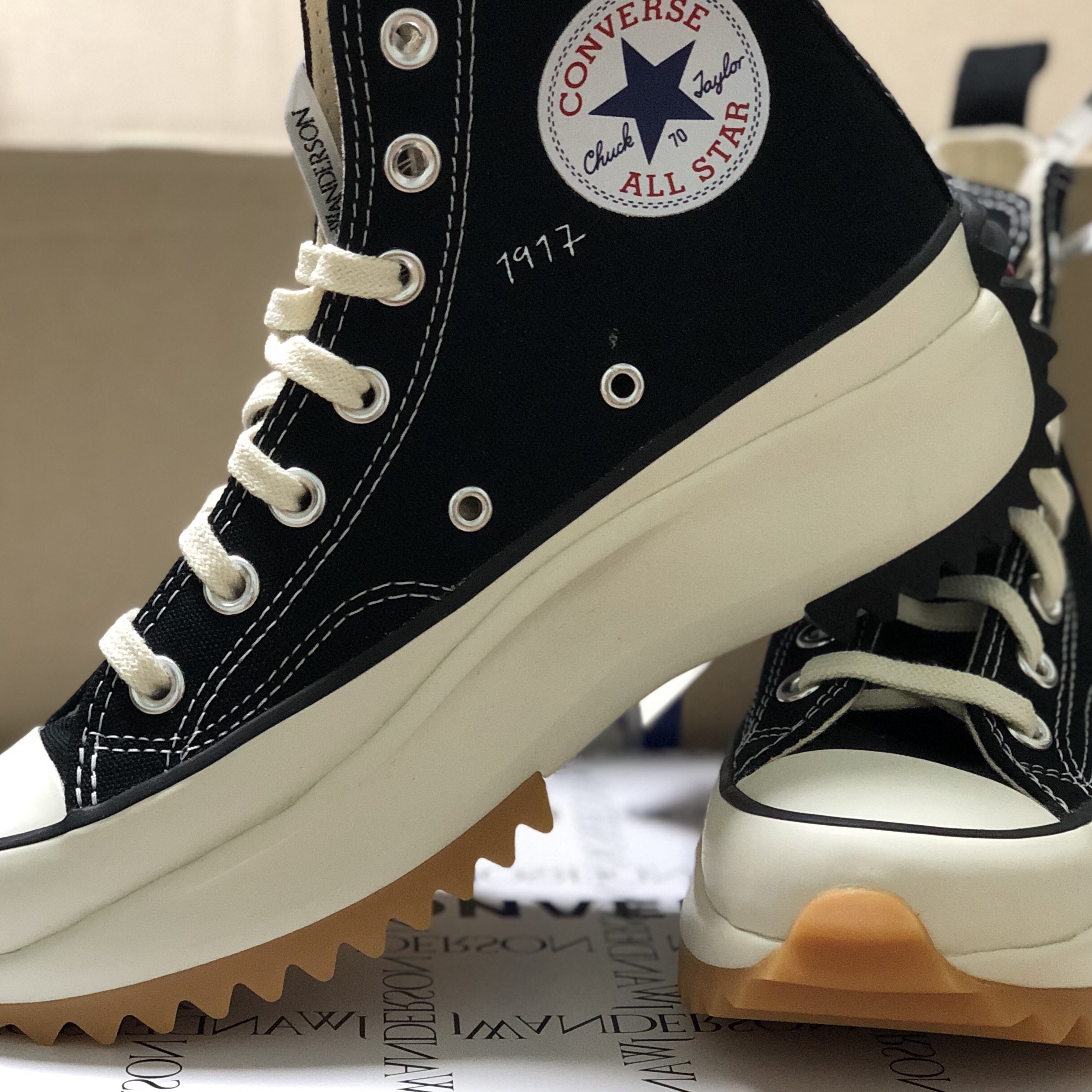 Converse x JW Anderson Run Star Hike Hi Black 착용 스타일