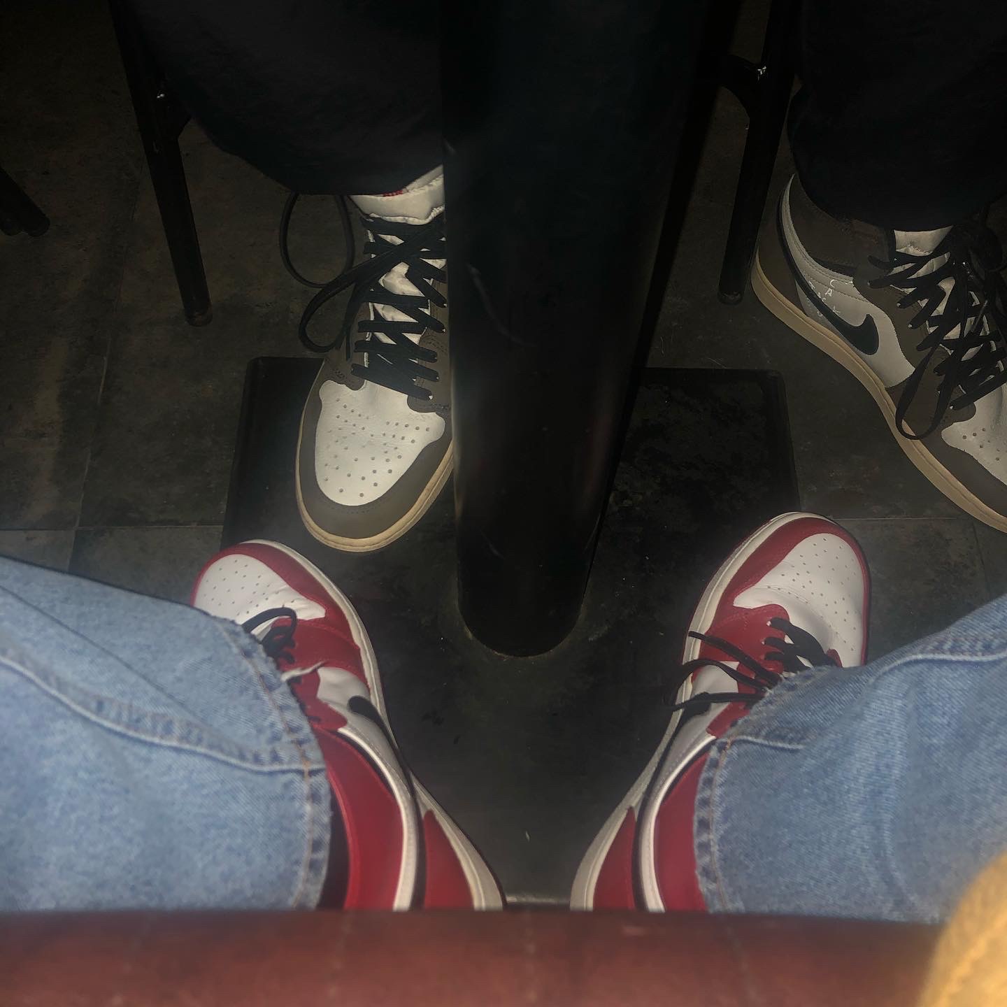 Jordan 1 x Travis Scott Retro High OG SP Mocha, Jordan 1 Retro Chicago 2013 착용 스타일