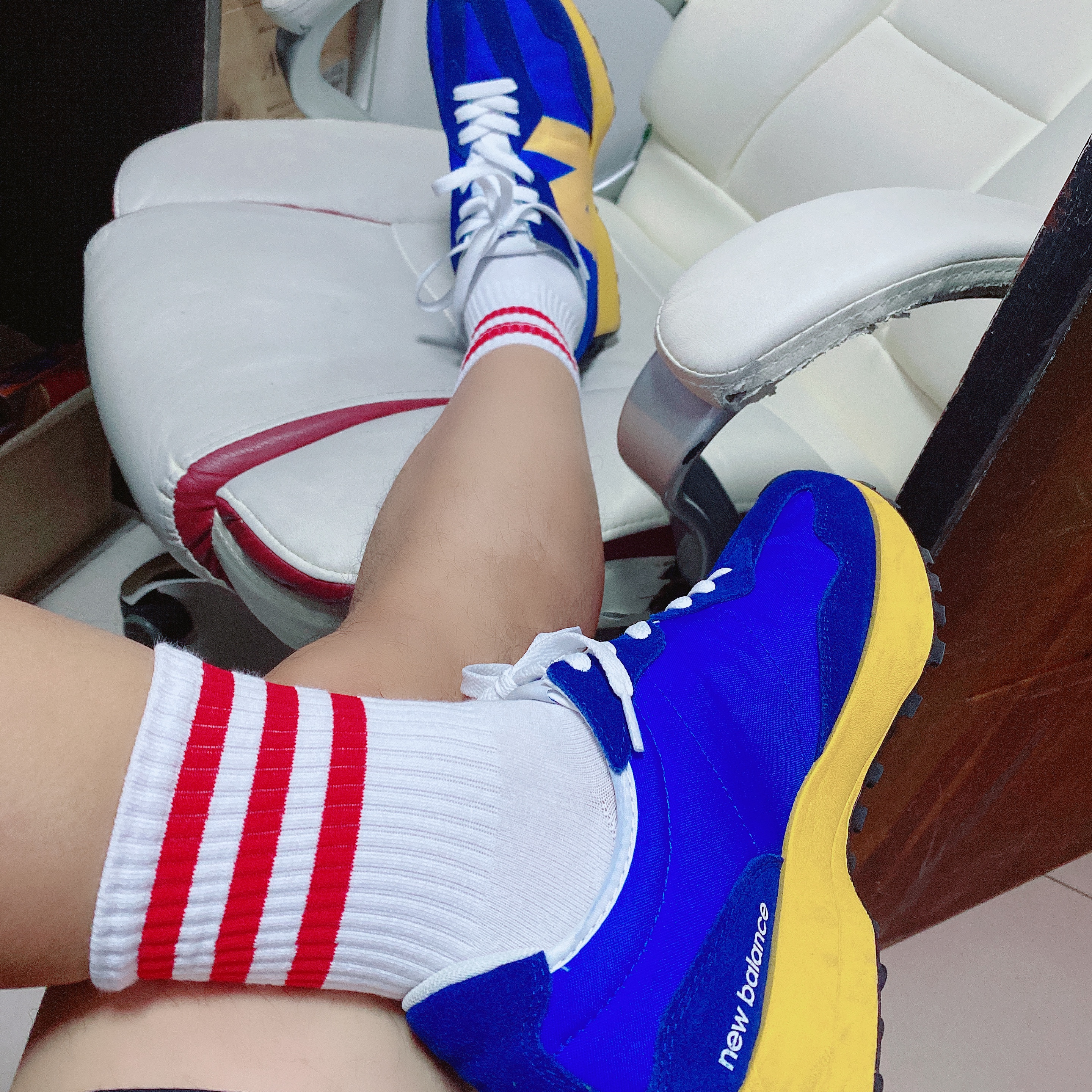 New Balance 327 Blue, New Balance 327 Navy 착용 스타일 - 1
