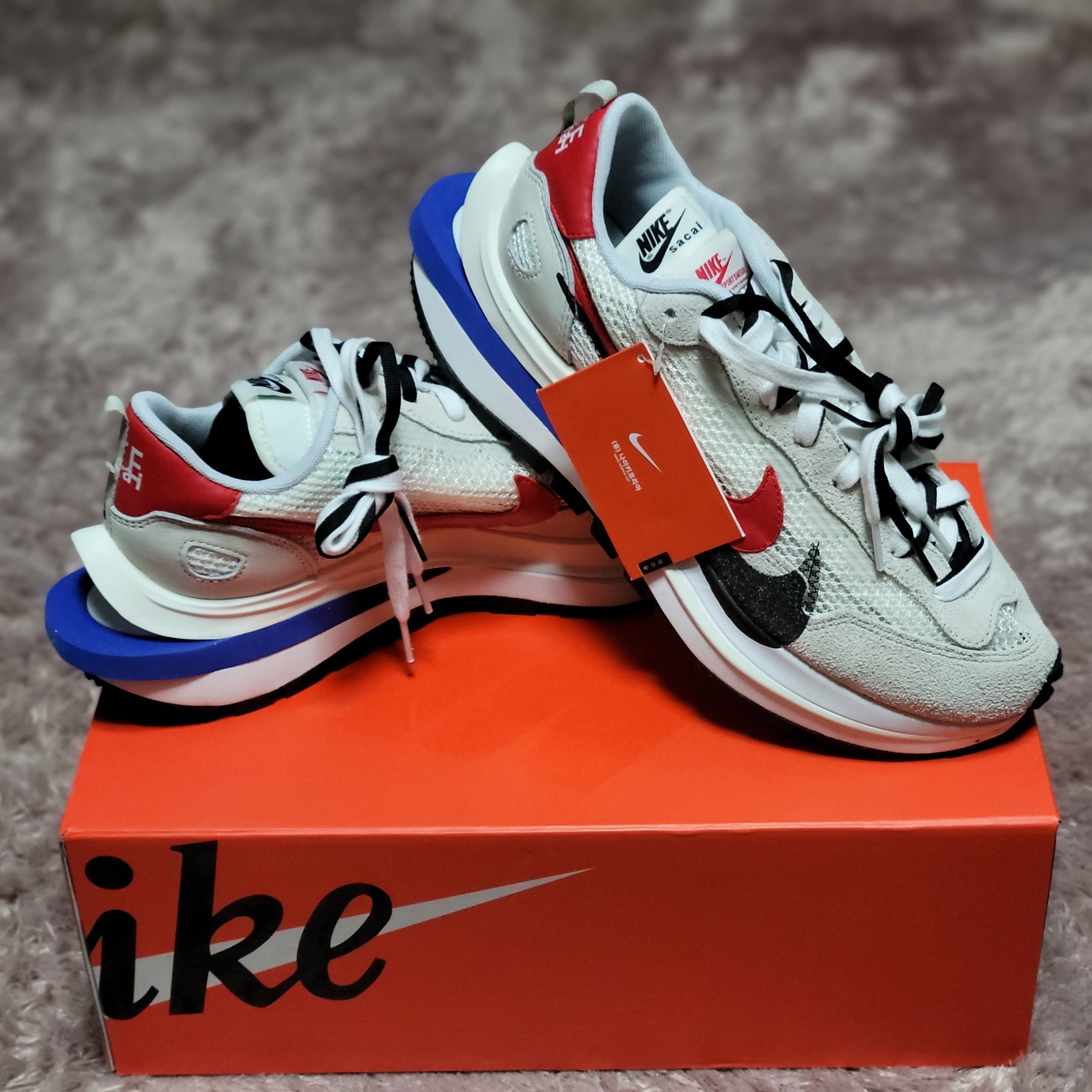 Nike x Sacai VaporWaffle Royal Fuchsia 착용 스타일