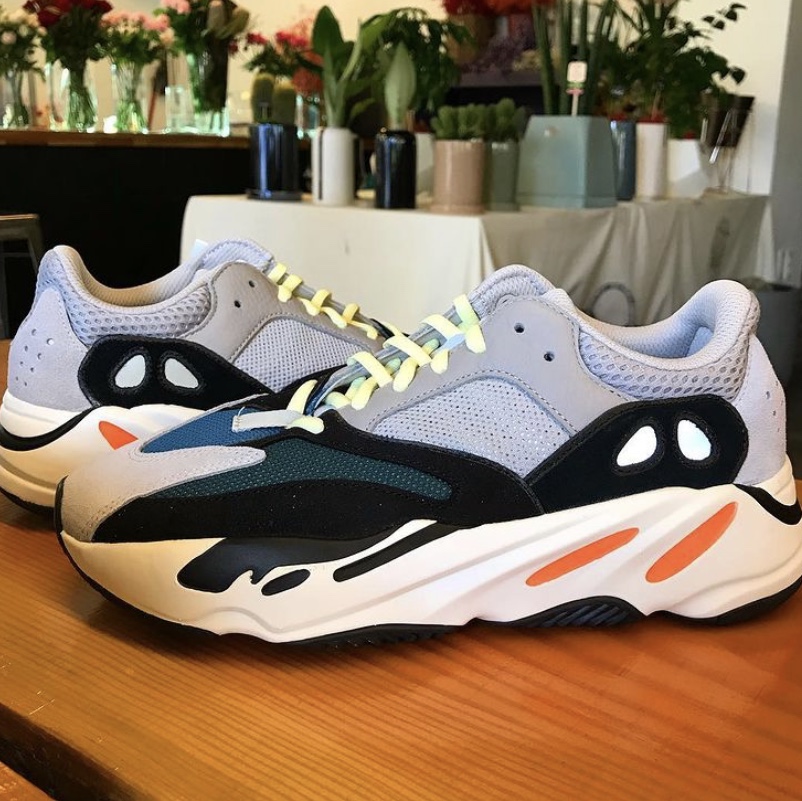 Adidas Yeezy Boost 700 Wave Runner Solid Grey 2017/2019 착용 스타일