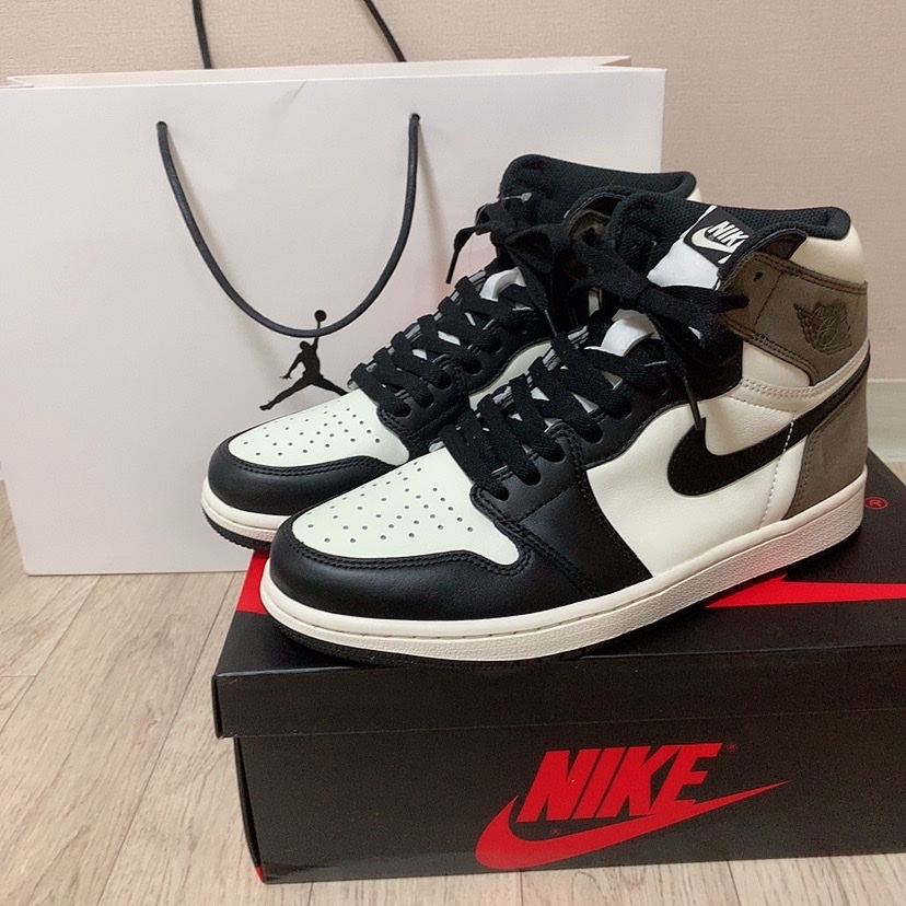 Jordan 1 Retro High OG Black Mocha 착용 스타일 - 2