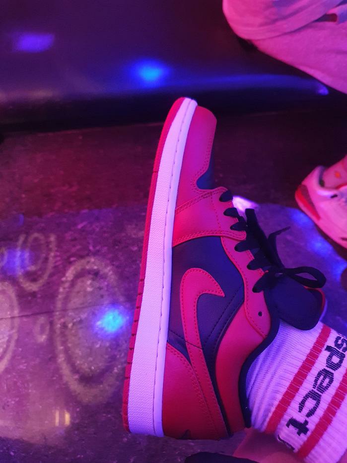 Jordan 1 Low Varsity Red 착용 스타일