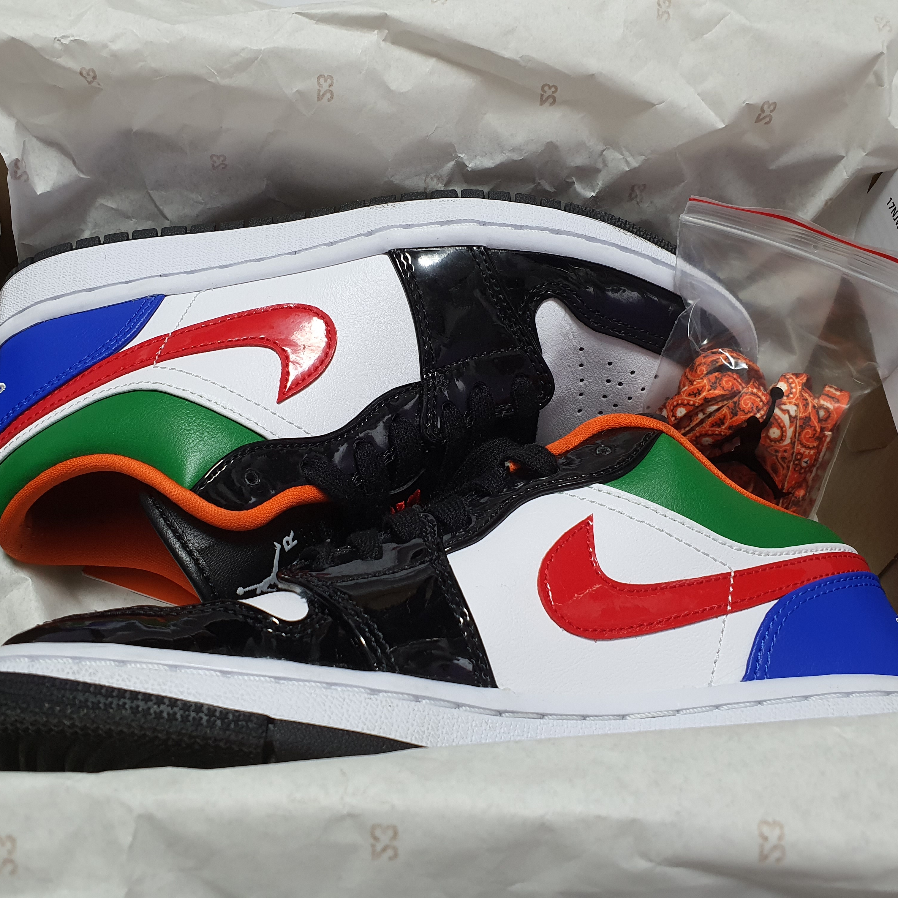(W) Jordan 1 Low SE Multi-Color Black Toe 착용 스타일