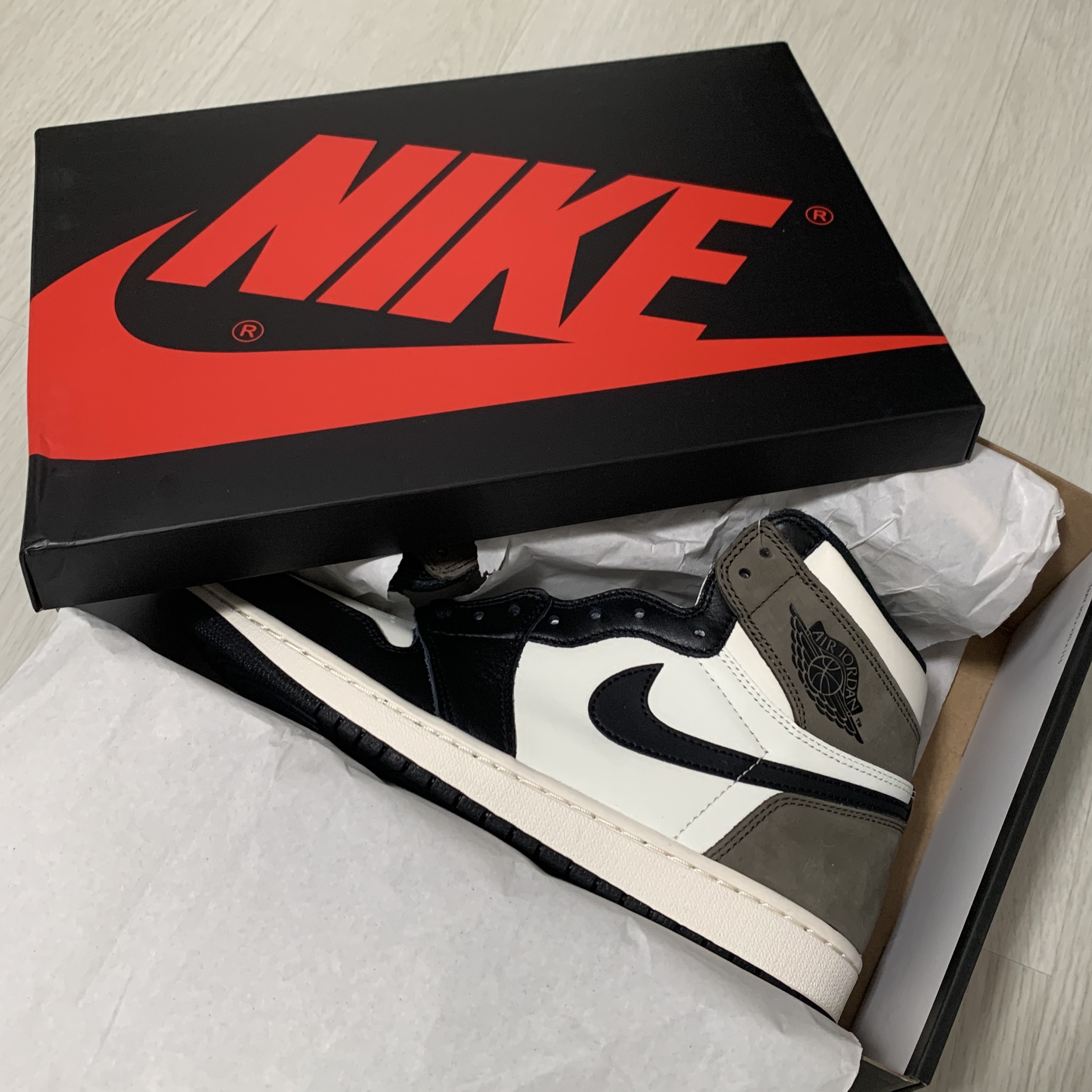 (GS) Jordan 1 Retro High OG Black Mocha 착용 스타일