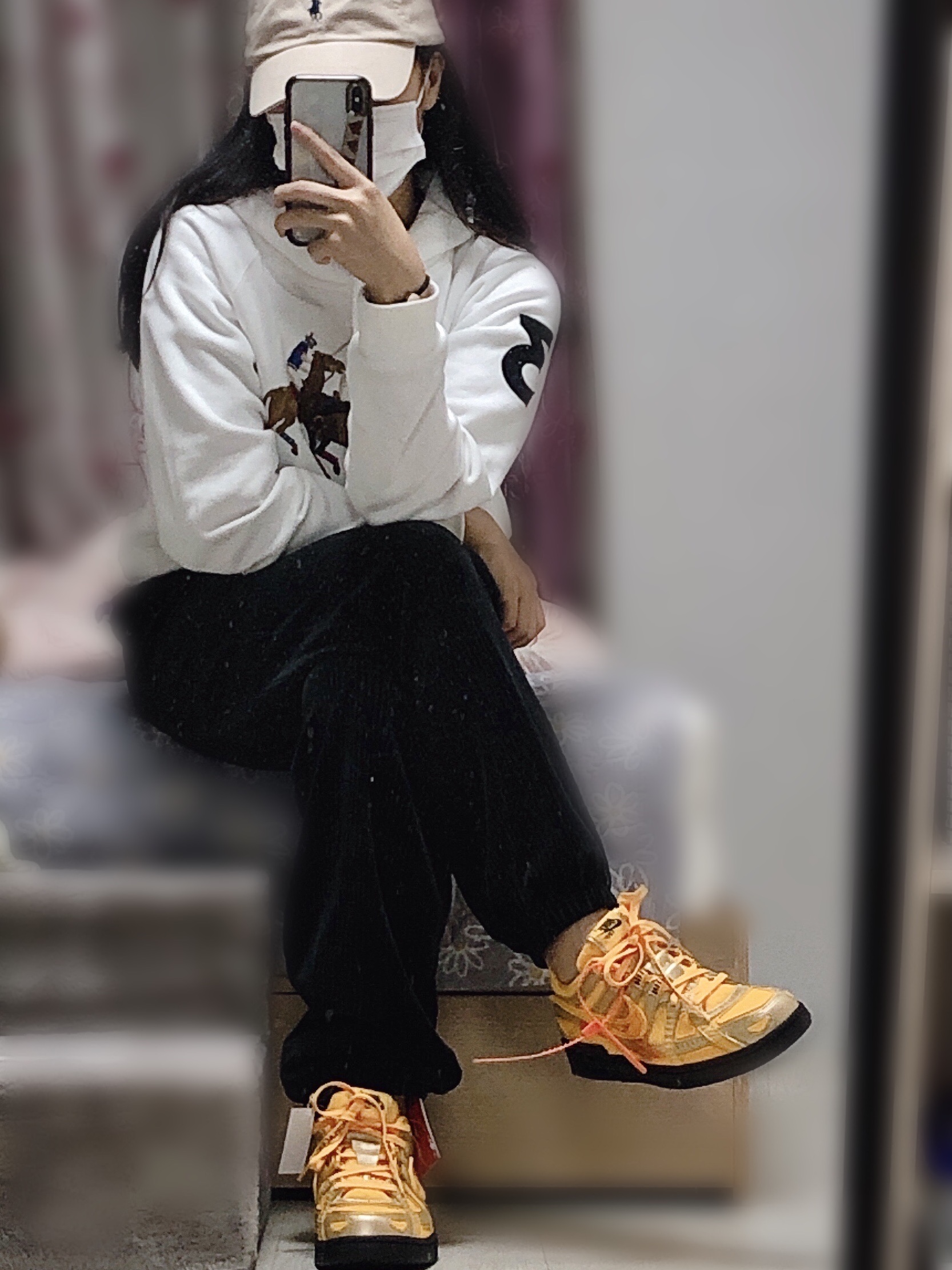 Nike x Off-White Air Rubber Dunk University Gold 착용 스타일