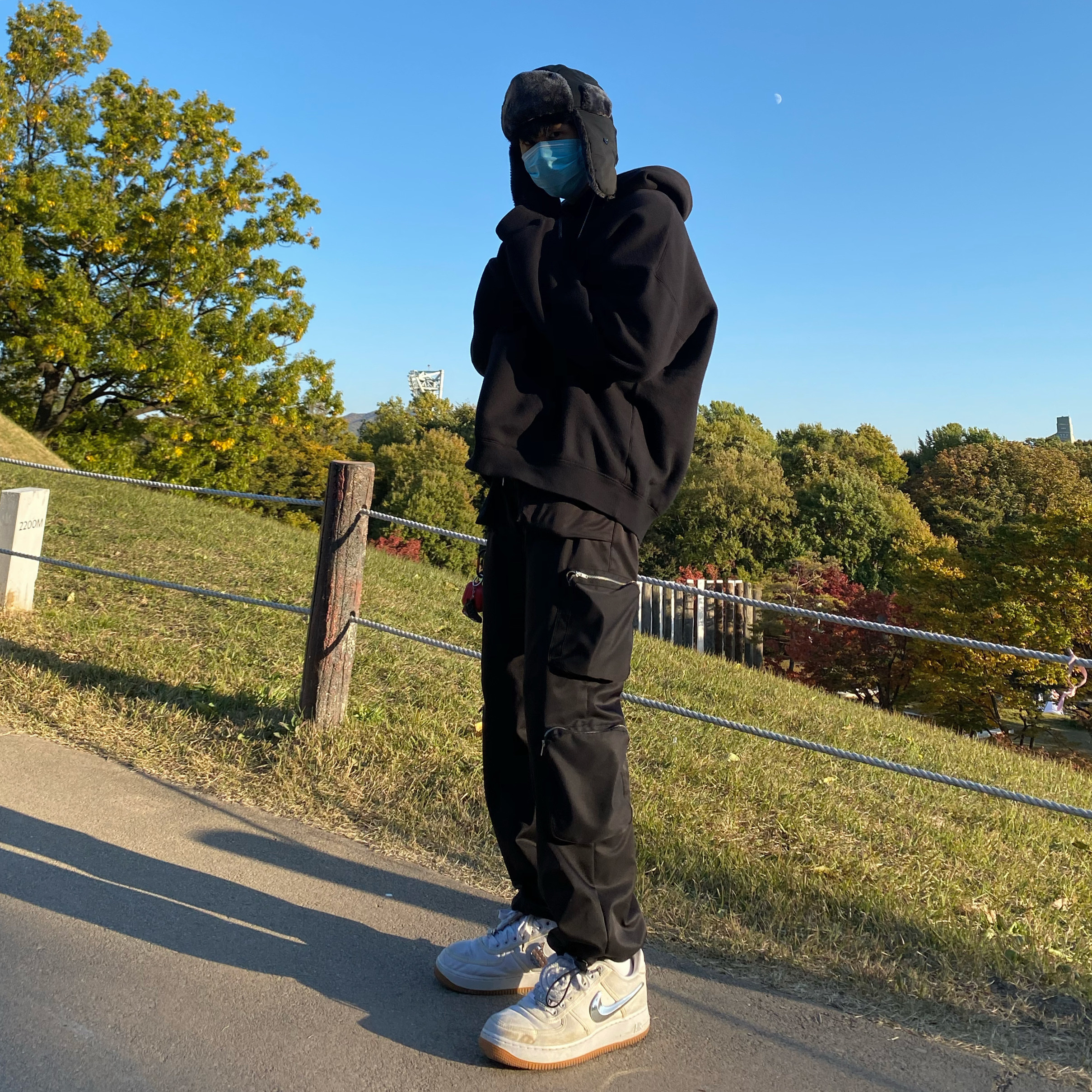 Nike x Travis Scott Air Force 1 Low Sail 착용 스타일
