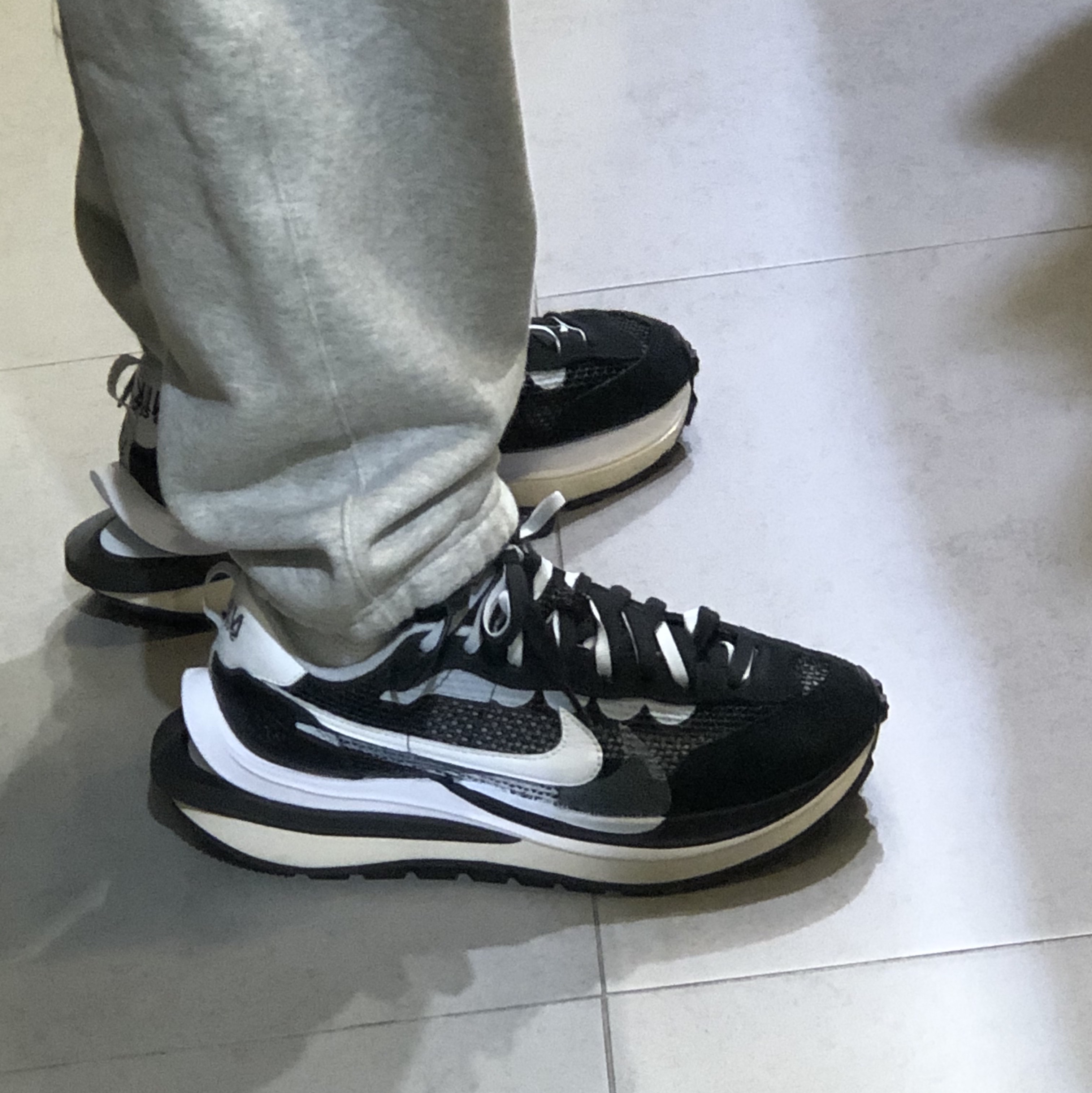 Nike x Sacai VaporWaffle Black White 착용 스타일