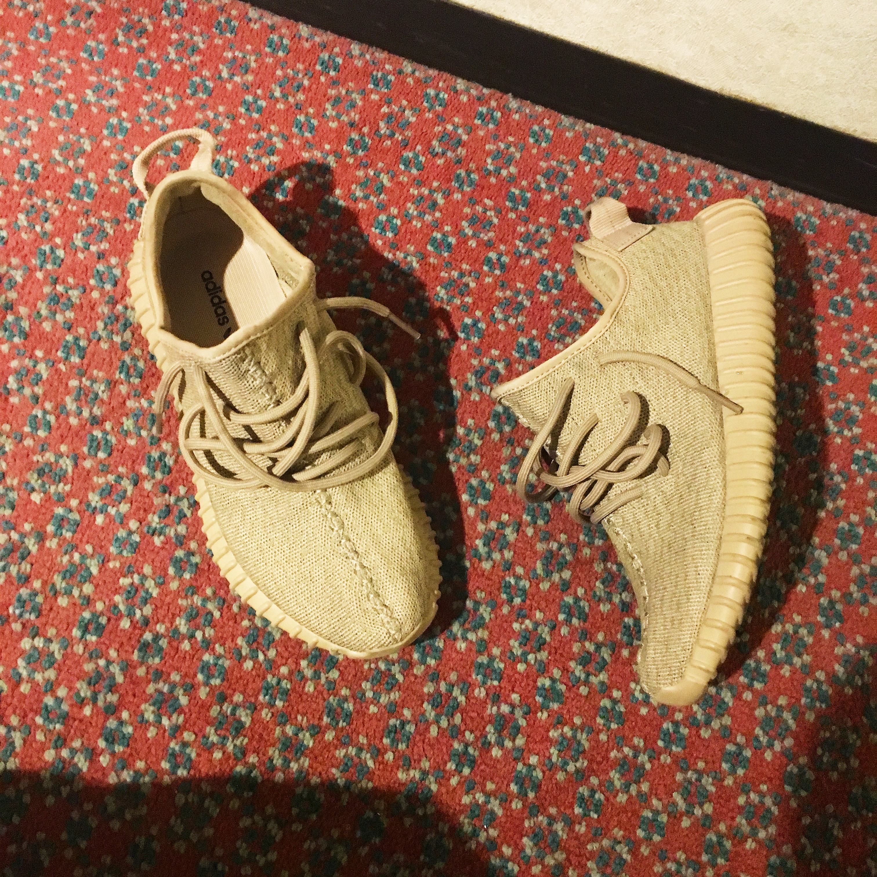 Adidas Yeezy Boost 350 Oxford Tan 착용 스타일