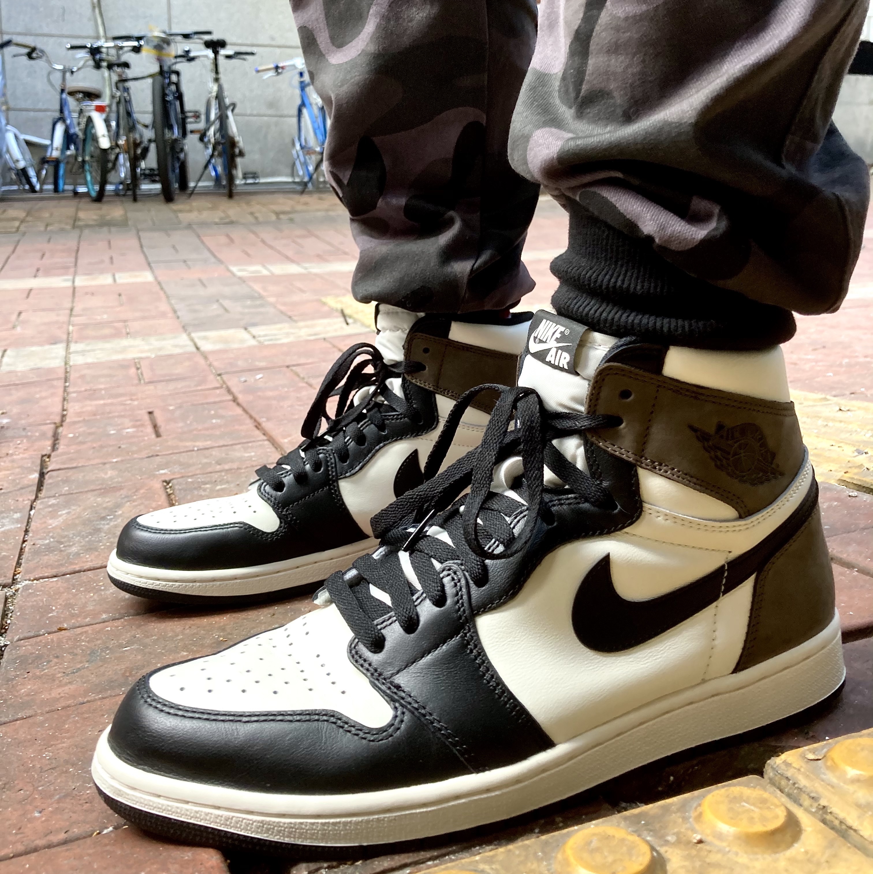 Jordan 1 Retro High OG Black Mocha 착용 스타일