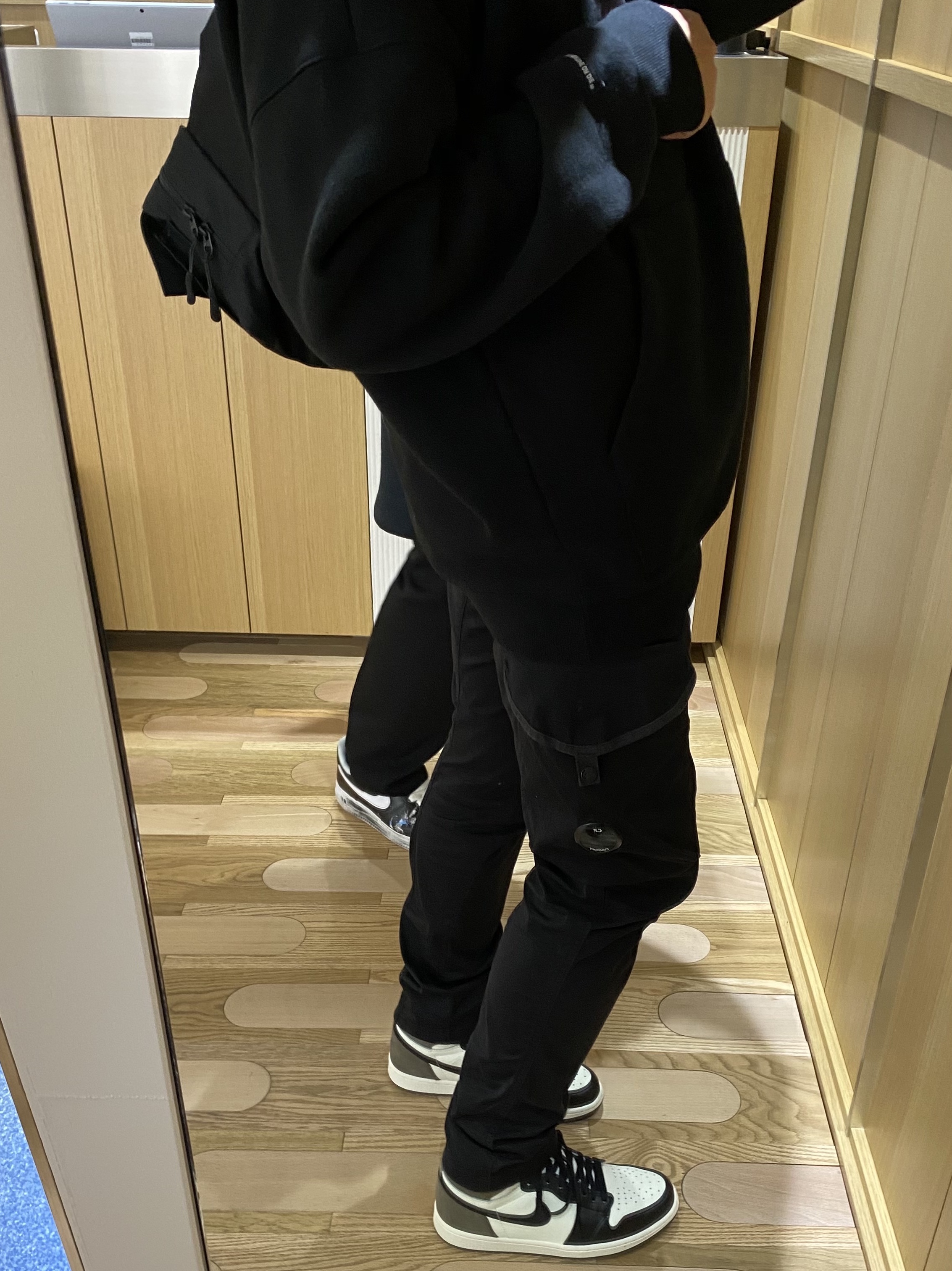 Jordan 1 Retro High OG Black Mocha 착용 스타일