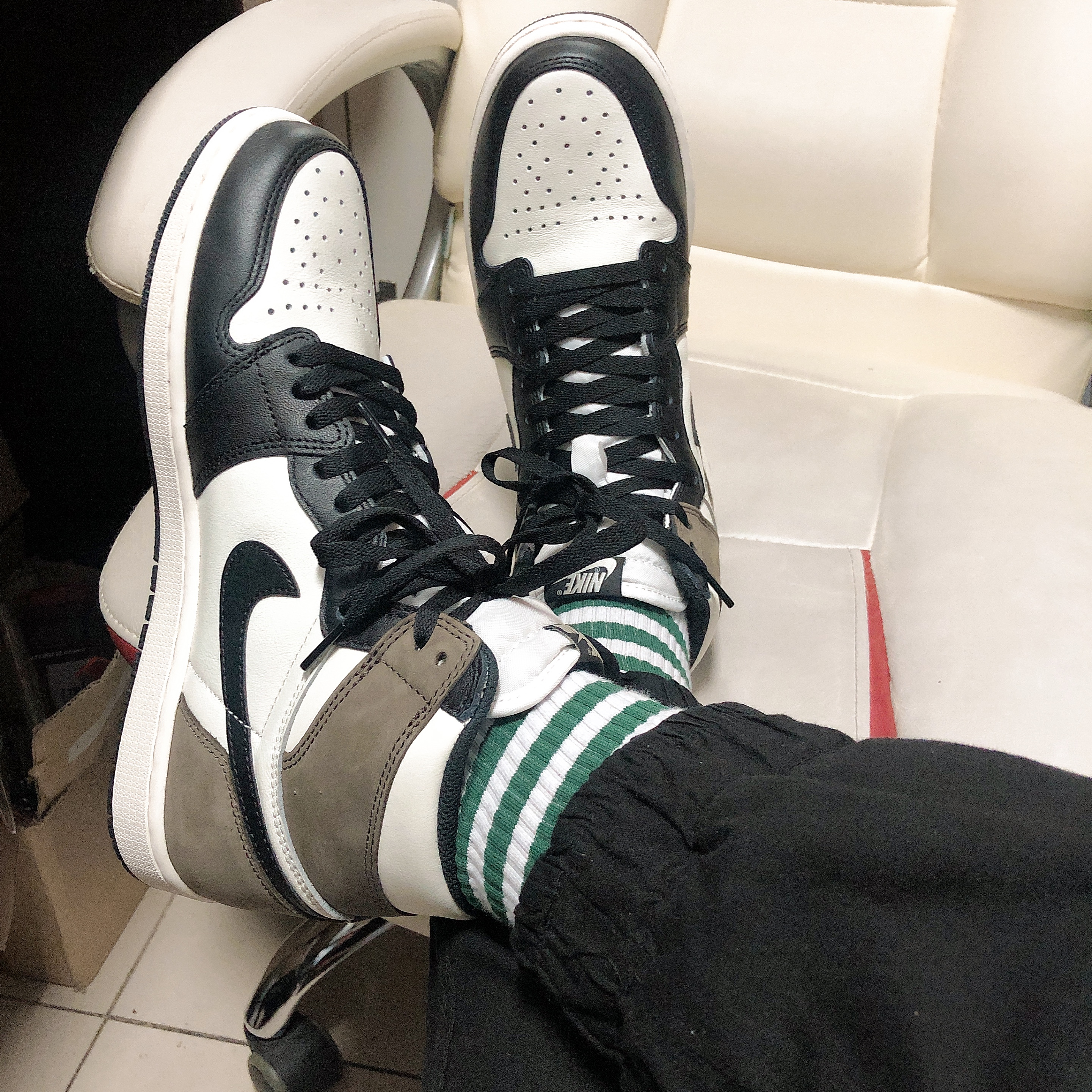 Jordan 1 Retro High OG Black Mocha 착용 스타일