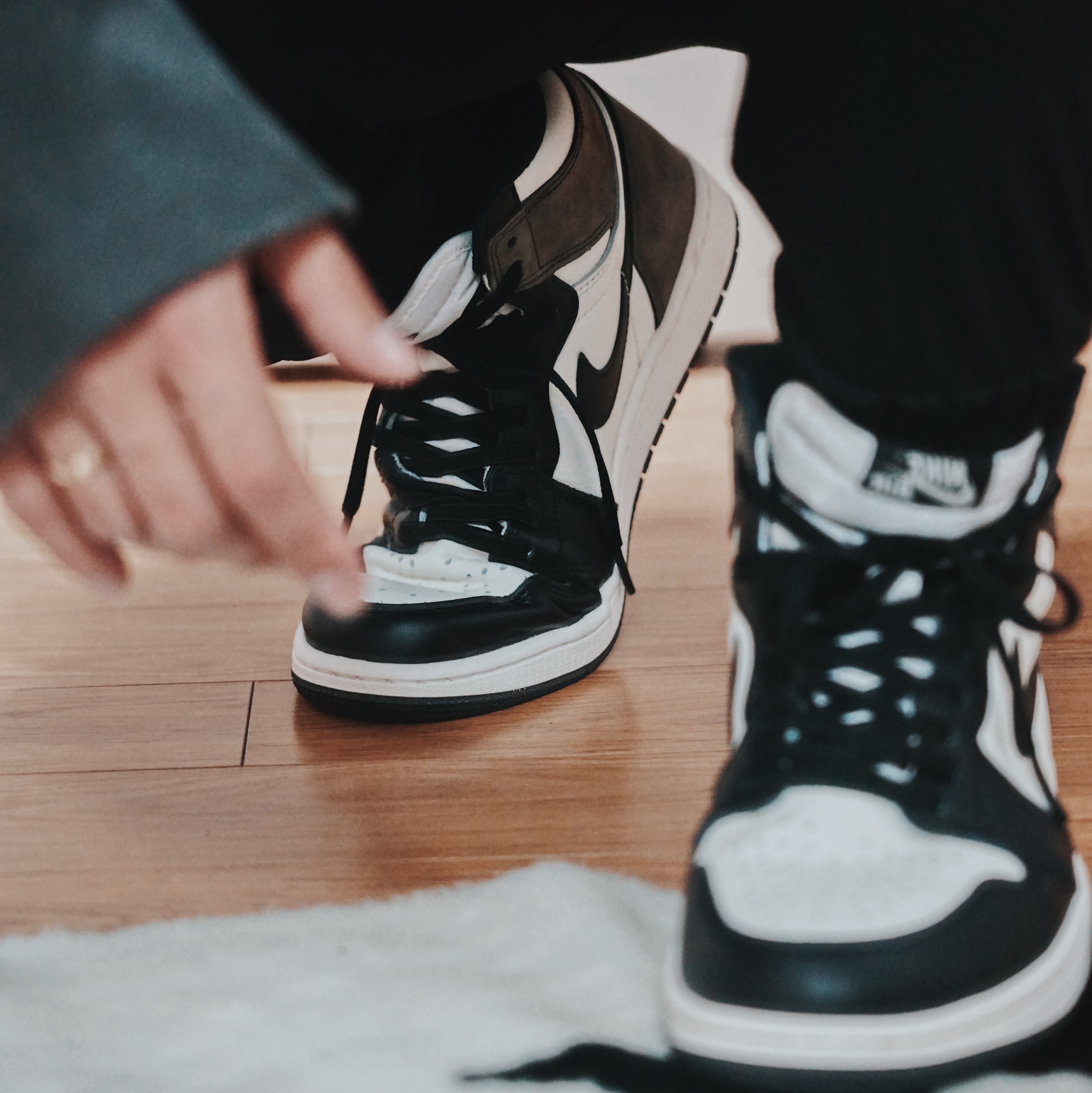 Jordan 1 Retro High OG Black Mocha 착용 스타일 - 1