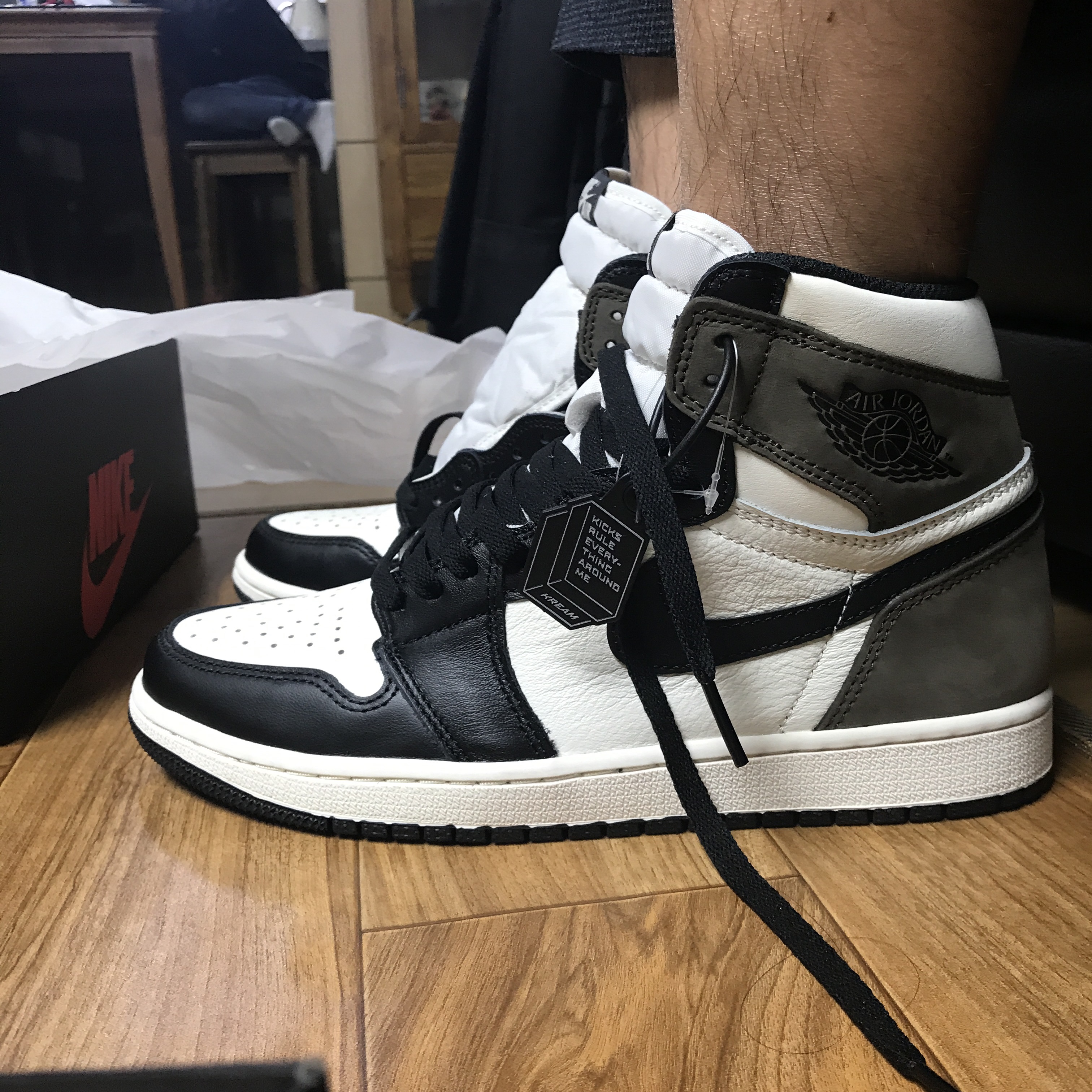 Jordan 1 Retro High OG Black Mocha 착용 스타일