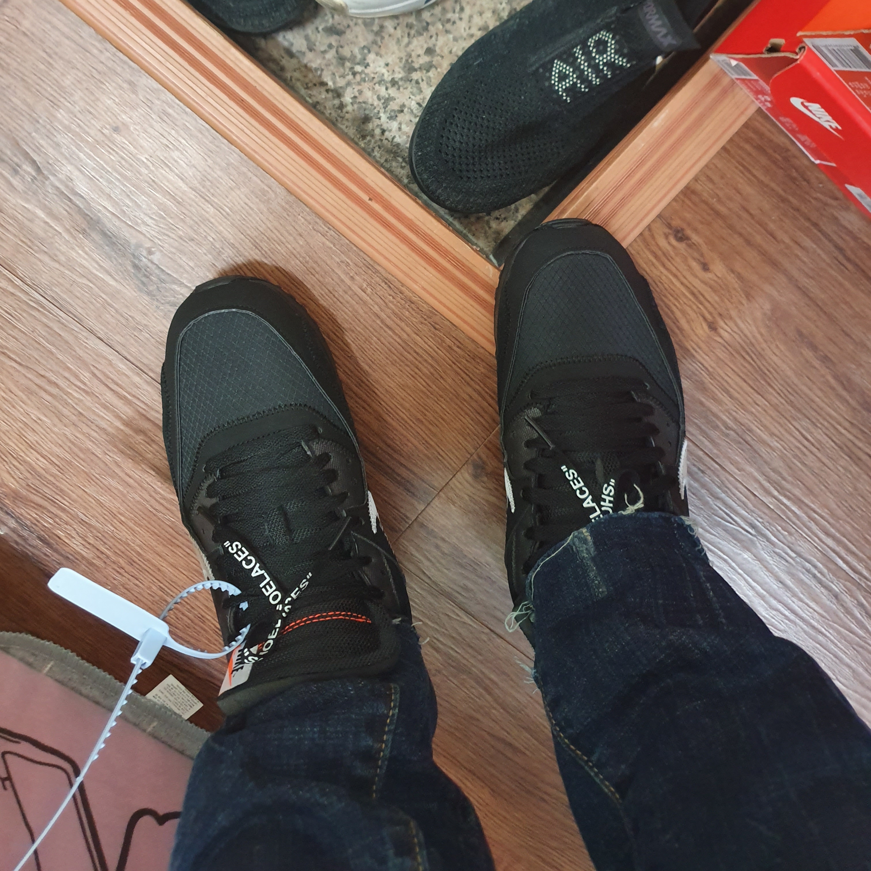 Nike x Off-White Air Max 90 V2 Black White 착용 스타일