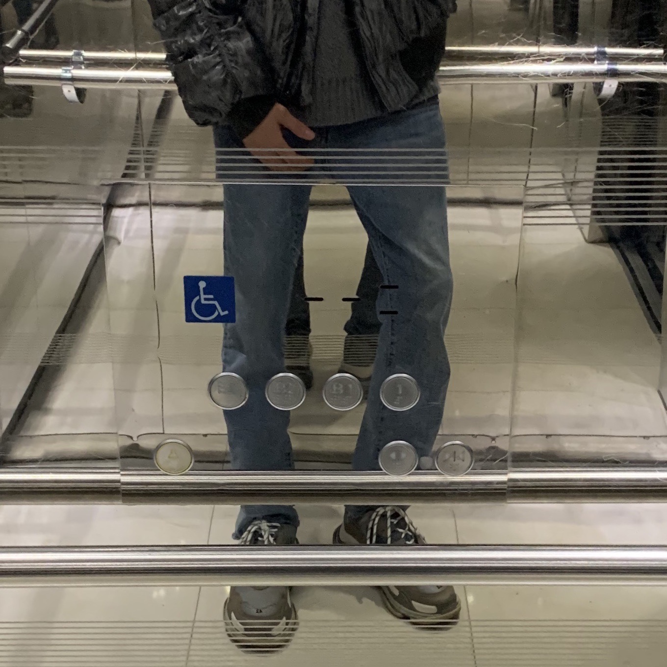 Balenciaga Triple S Grey 2018 착용 스타일