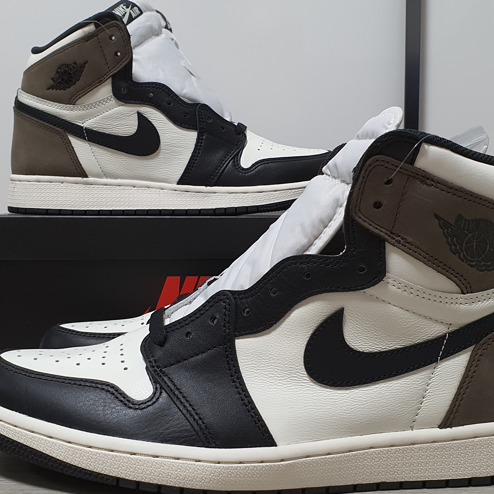 Jordan 1 Retro High OG Black Mocha 착용 스타일 - 1