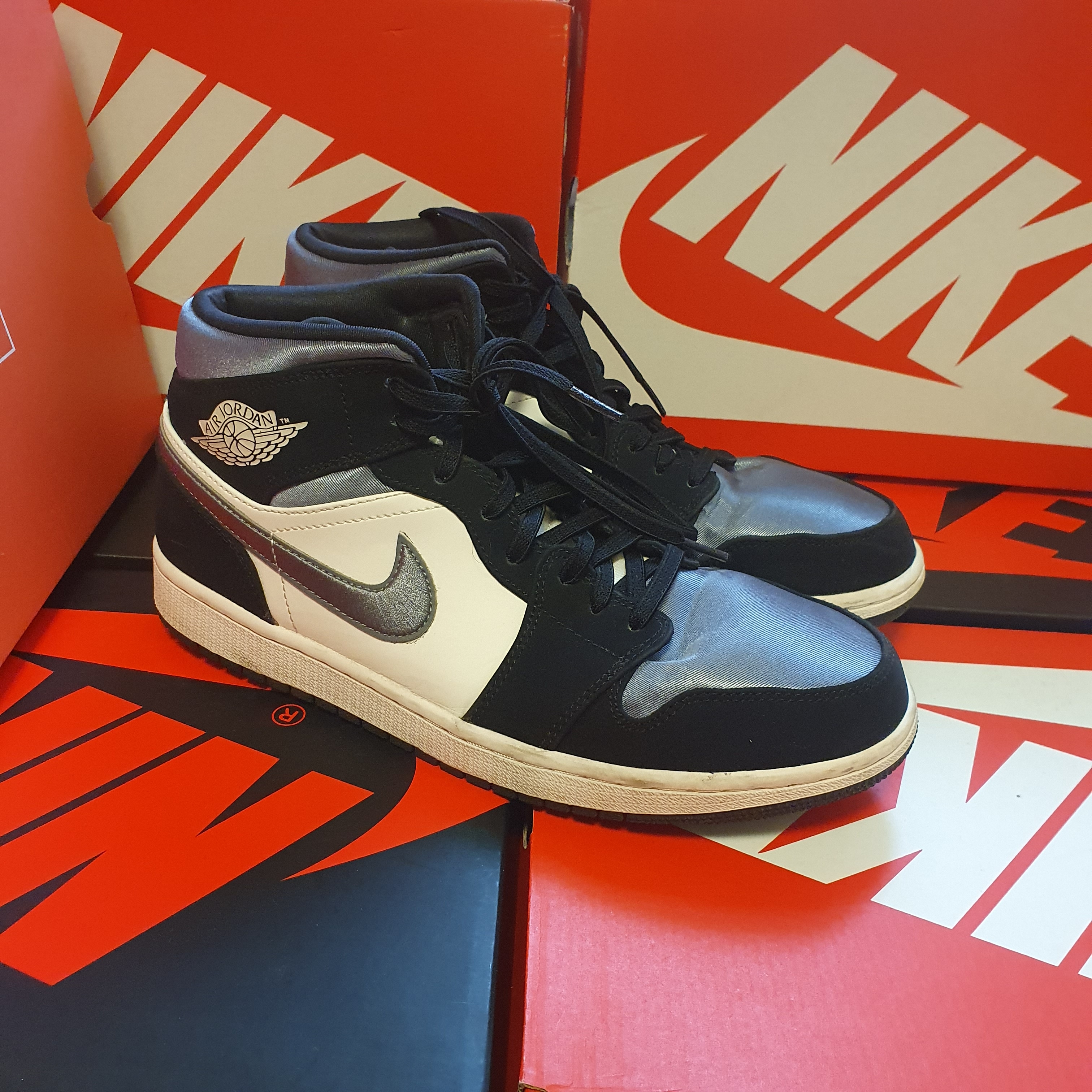 Jordan 1 Mid Satin Grey Toe 착용 스타일