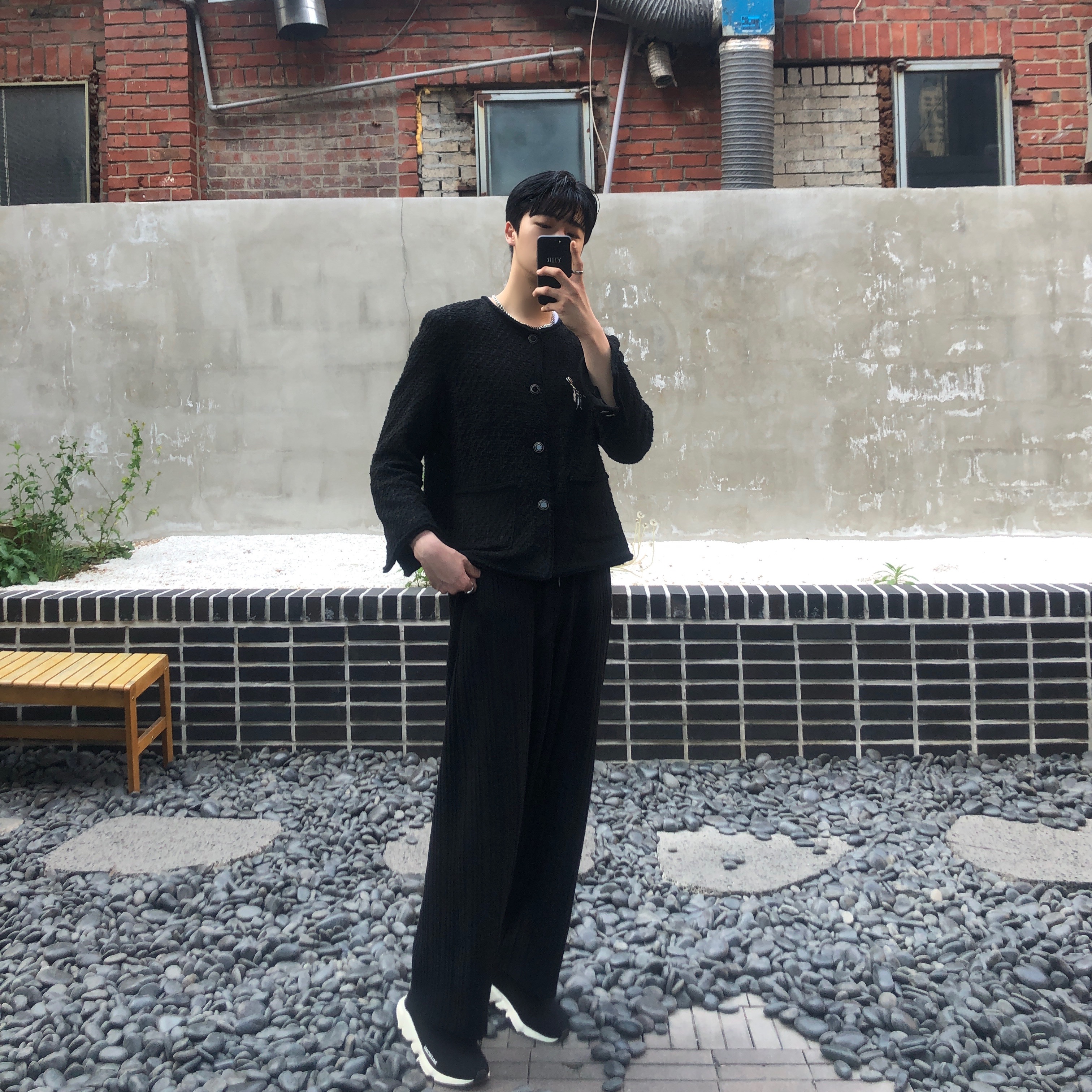 (W) Balenciaga Speed Trainer Black White 2020 착용 스타일 - 4