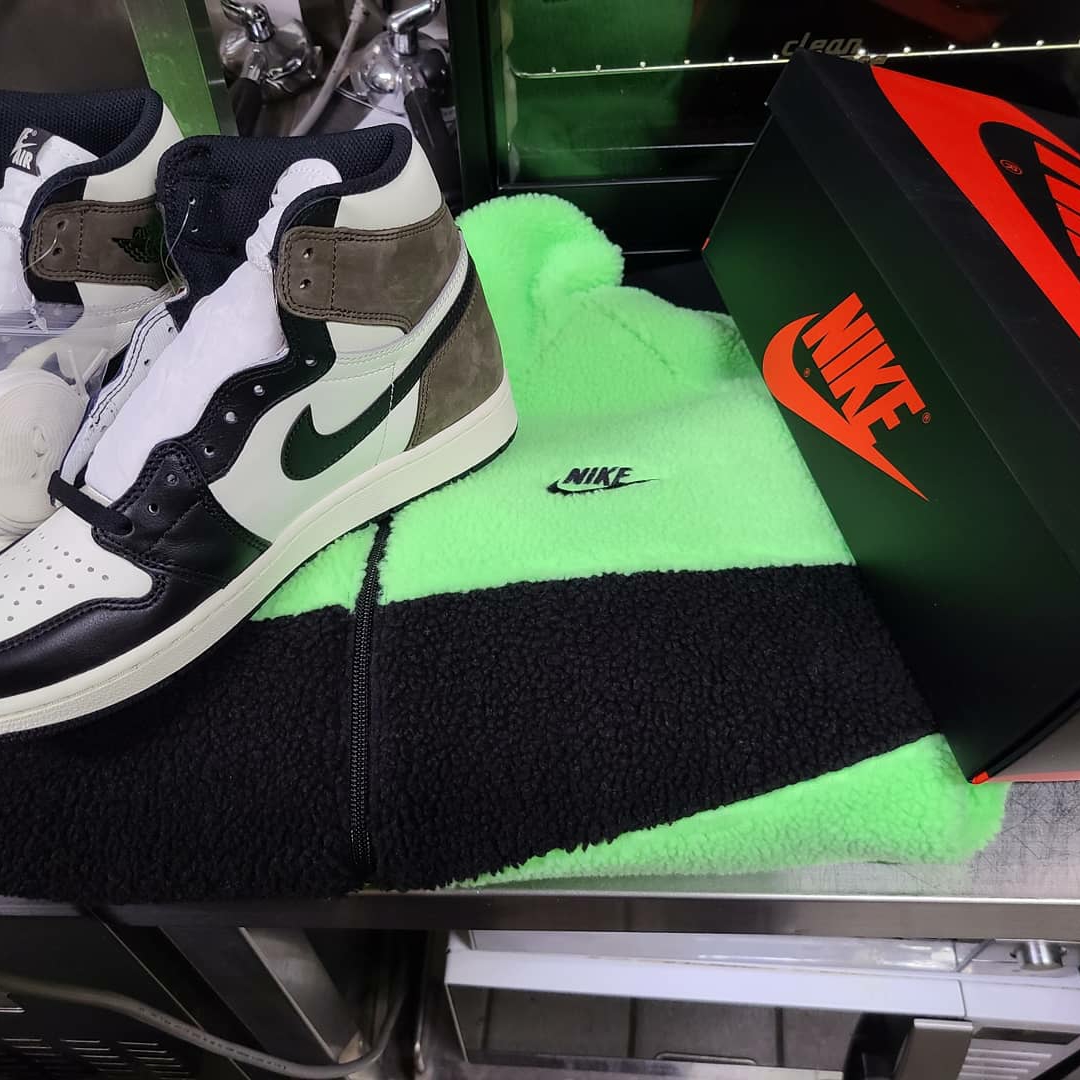 Jordan 1 Retro High OG Black Mocha 착용 스타일