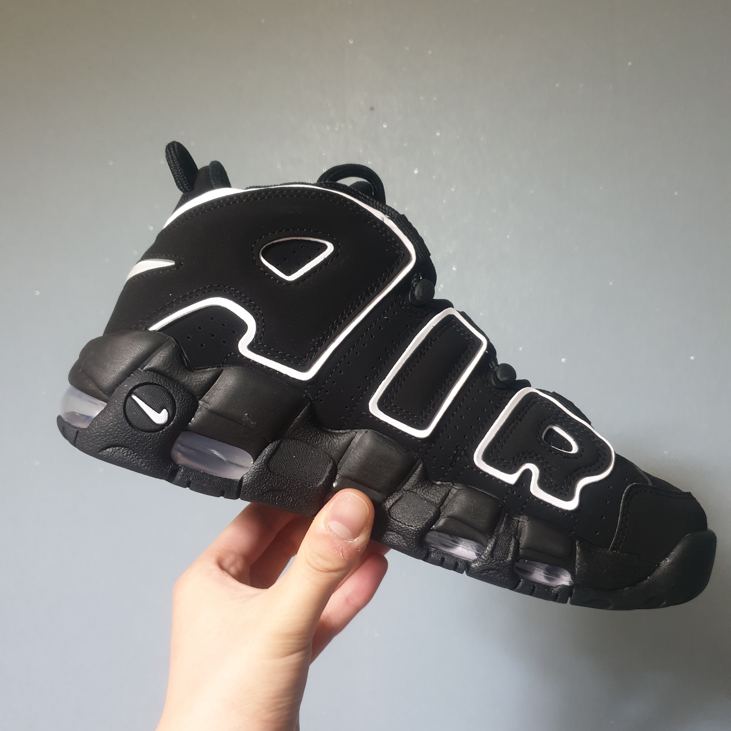 Nike Air More Uptempo Black White 2020 착용 스타일 - 1