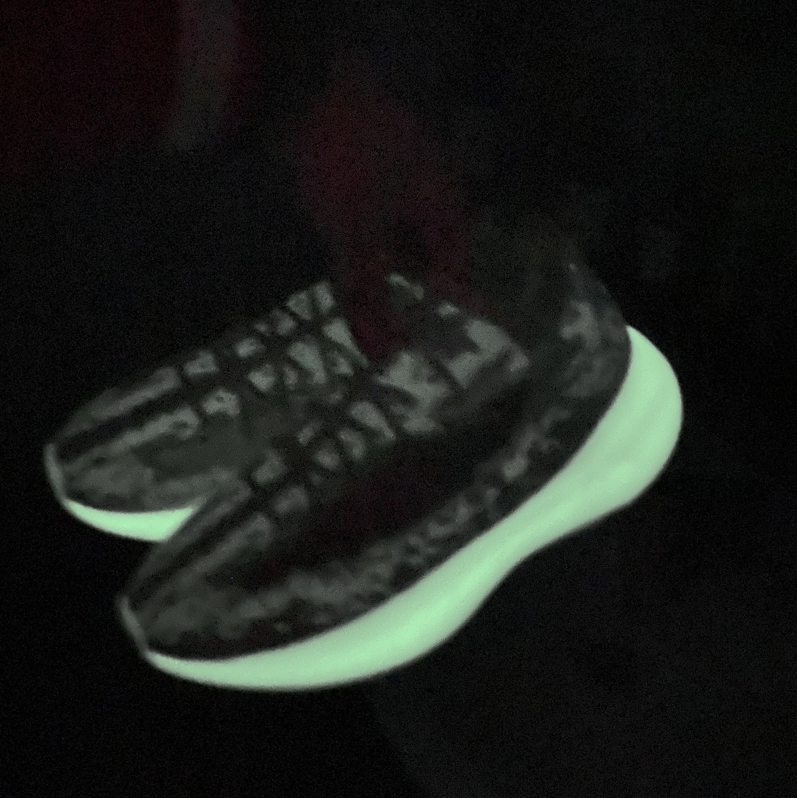 Adidas Yeezy Boost 380 Calcite Glow 착용 스타일 - 2