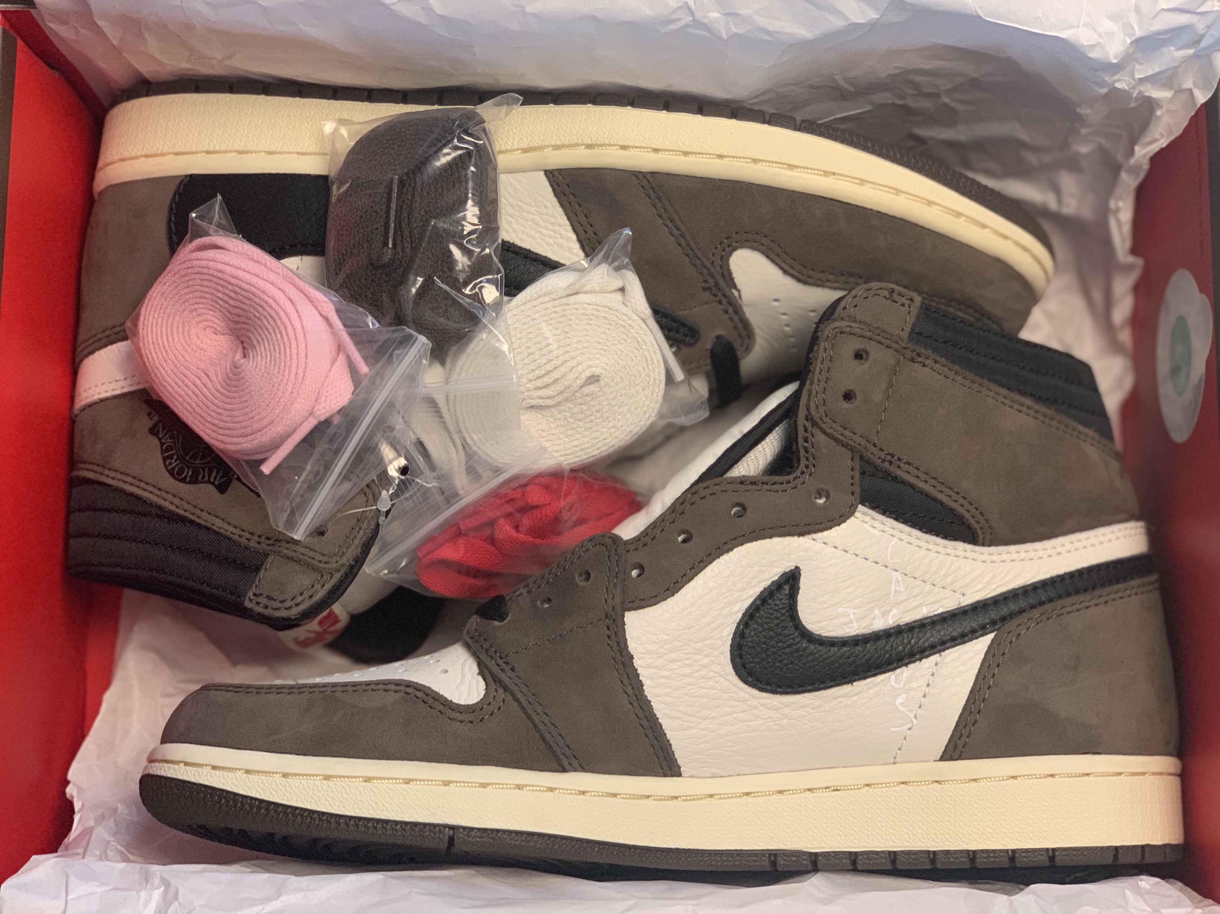 Jordan 1 x Travis Scott Retro High OG SP Mocha 착용 스타일