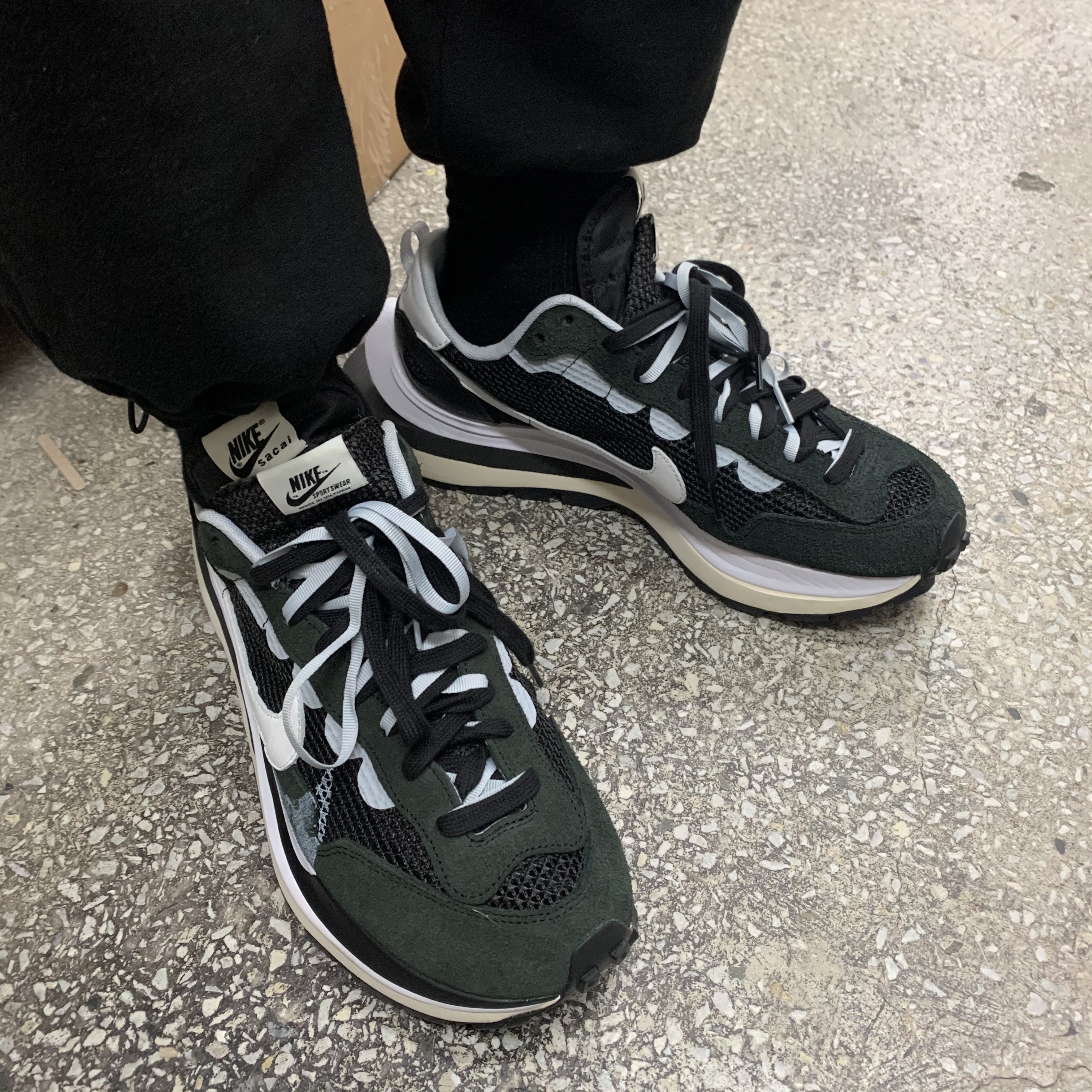 Nike x Sacai VaporWaffle Black White 착용 스타일 - 1
