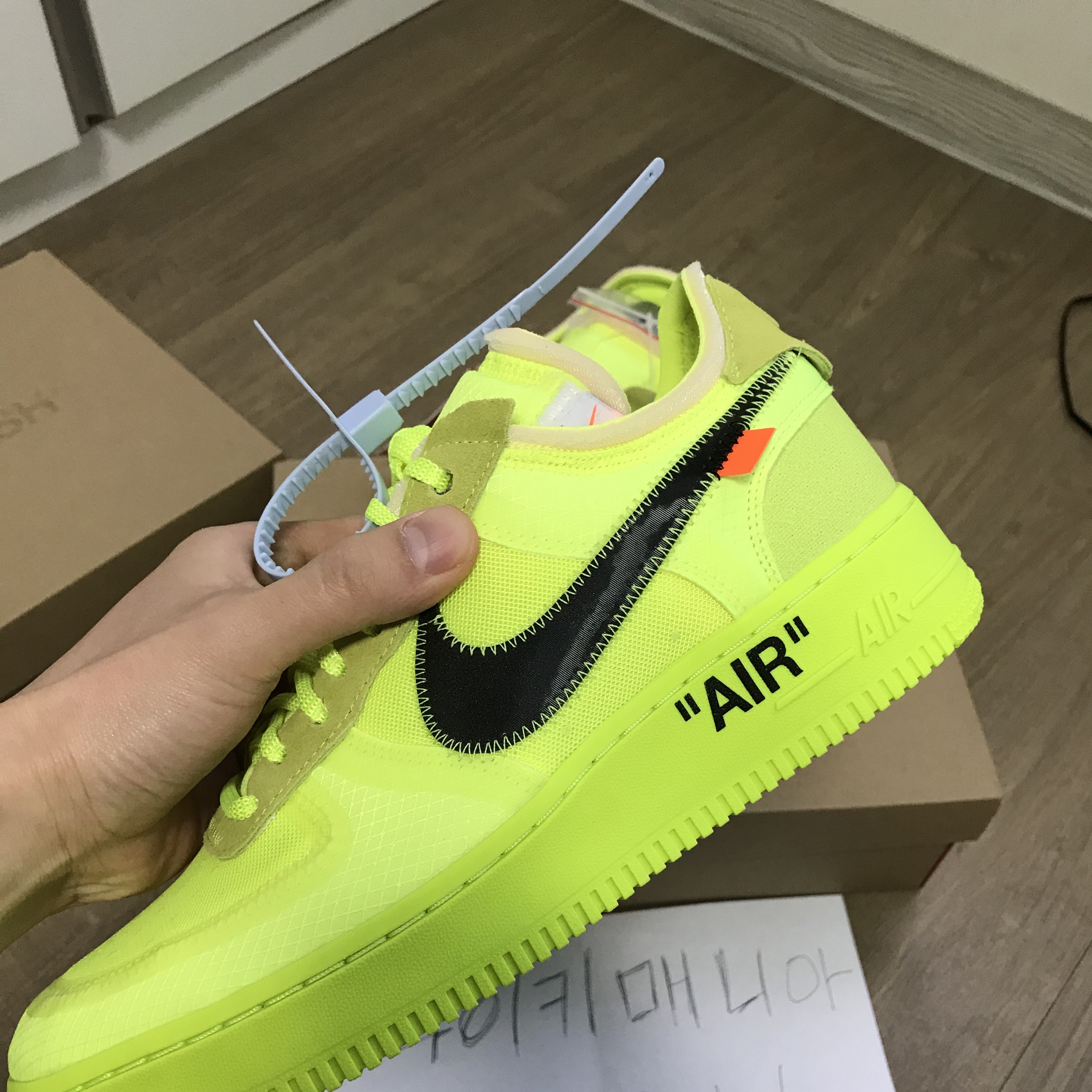 Nike x Off-White Air Force 1 Low Volt 착용 스타일