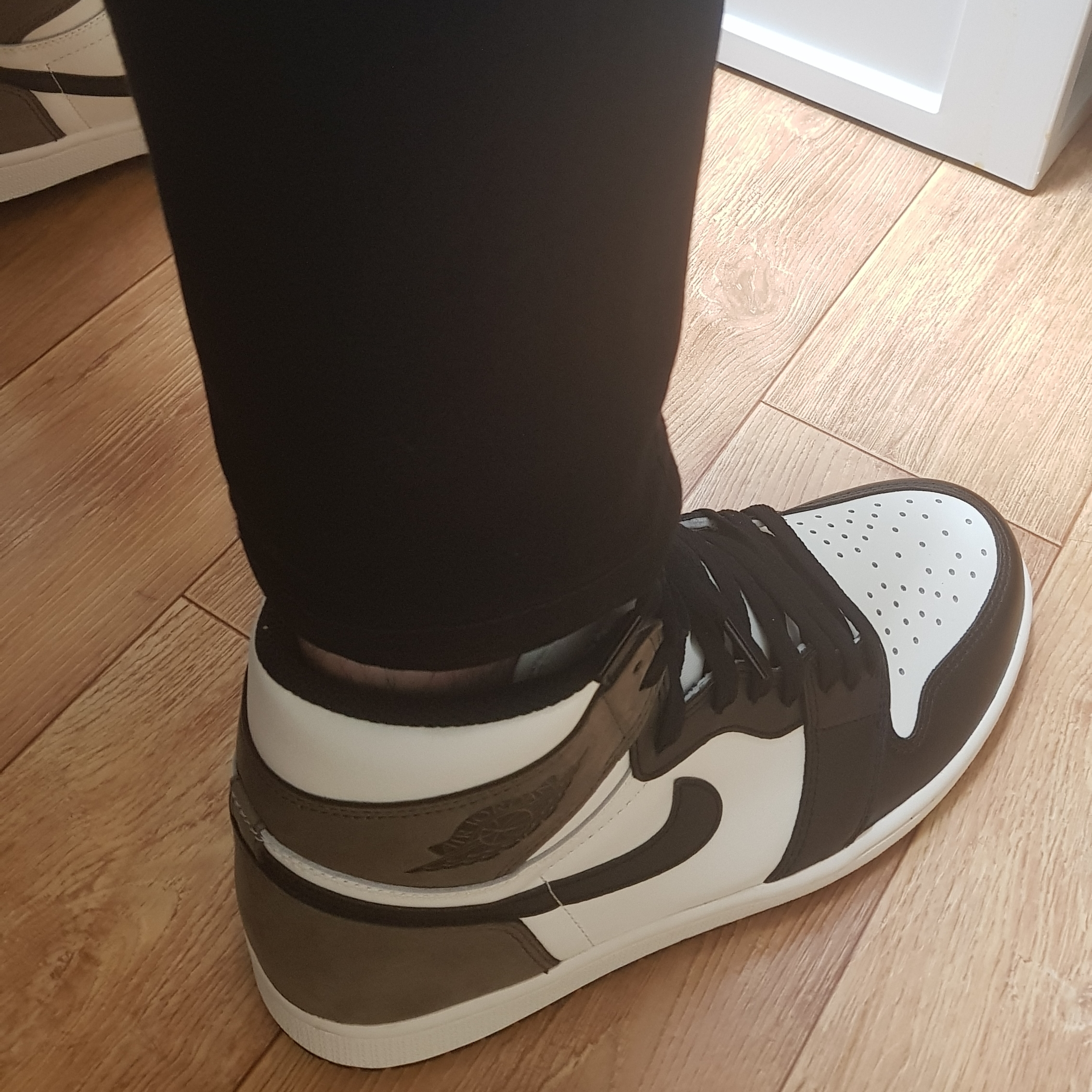 Jordan 1 Retro High OG Black Mocha 착용 스타일