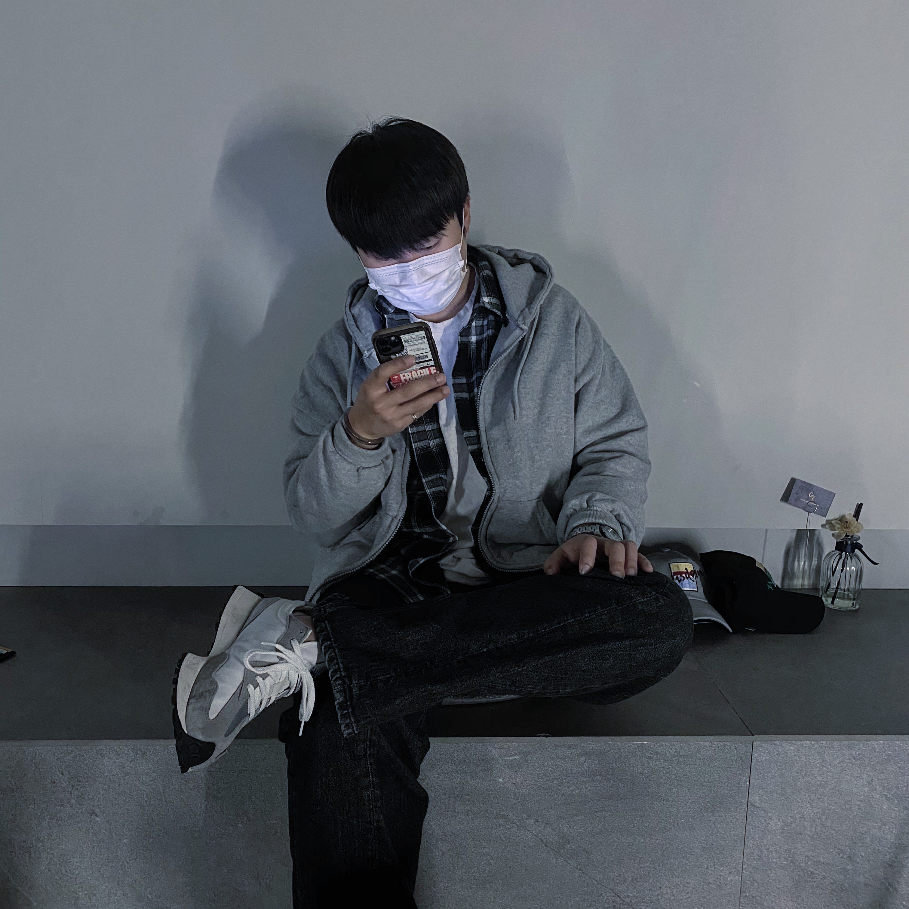 New Balance 327 Grey 착용 스타일