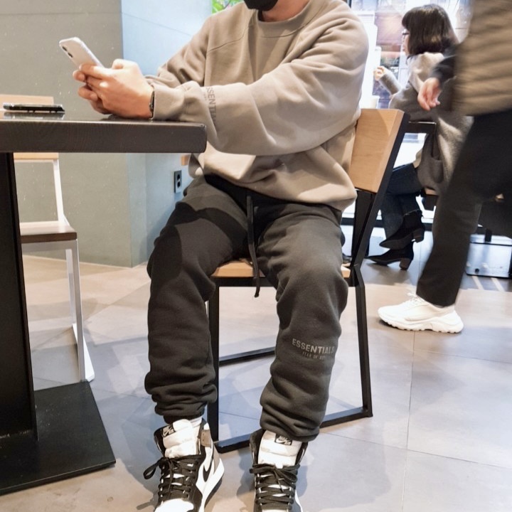Jordan 1 Retro High OG Black Mocha 착용 스타일