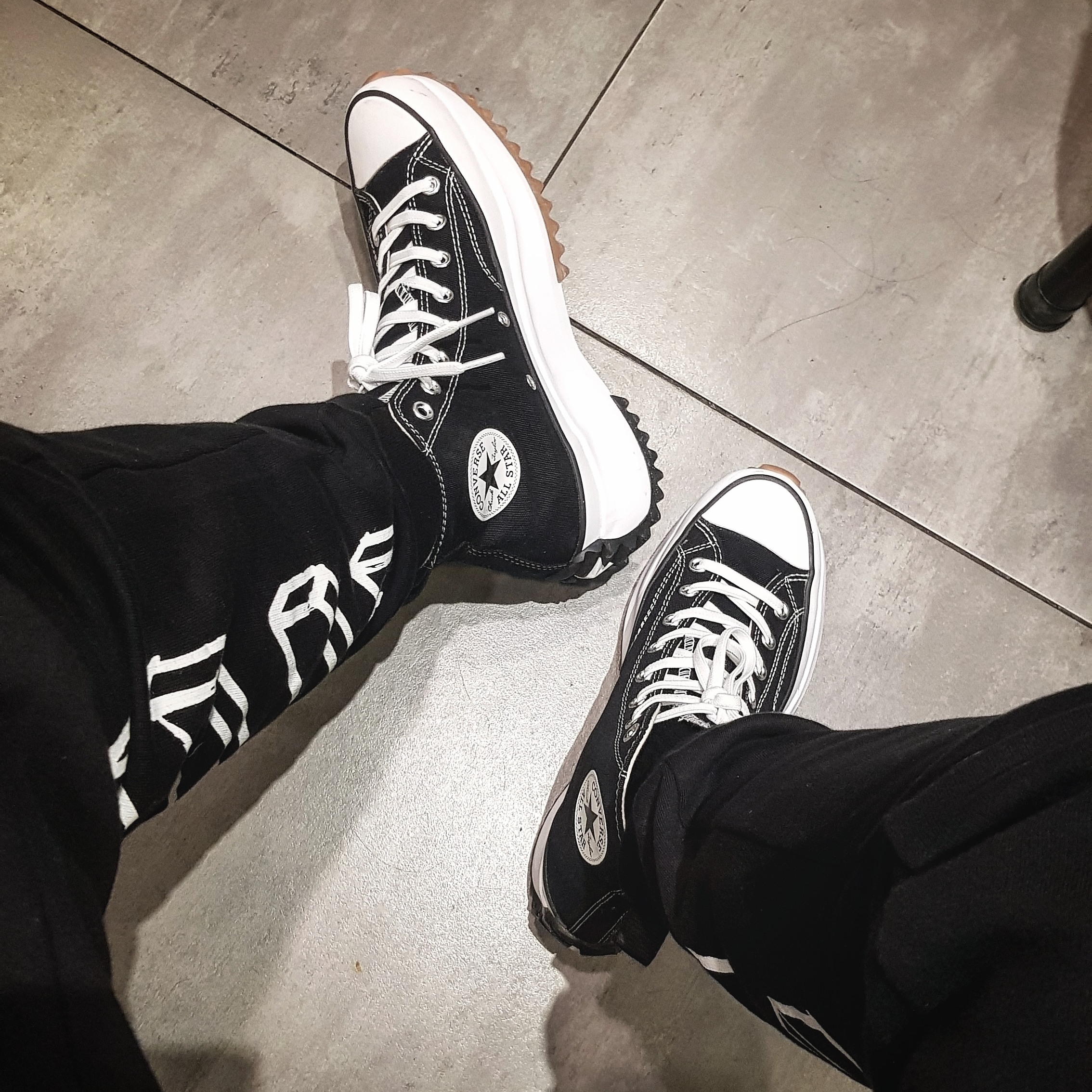 Converse Run Star Hike Hi Black White Gum 착용 스타일