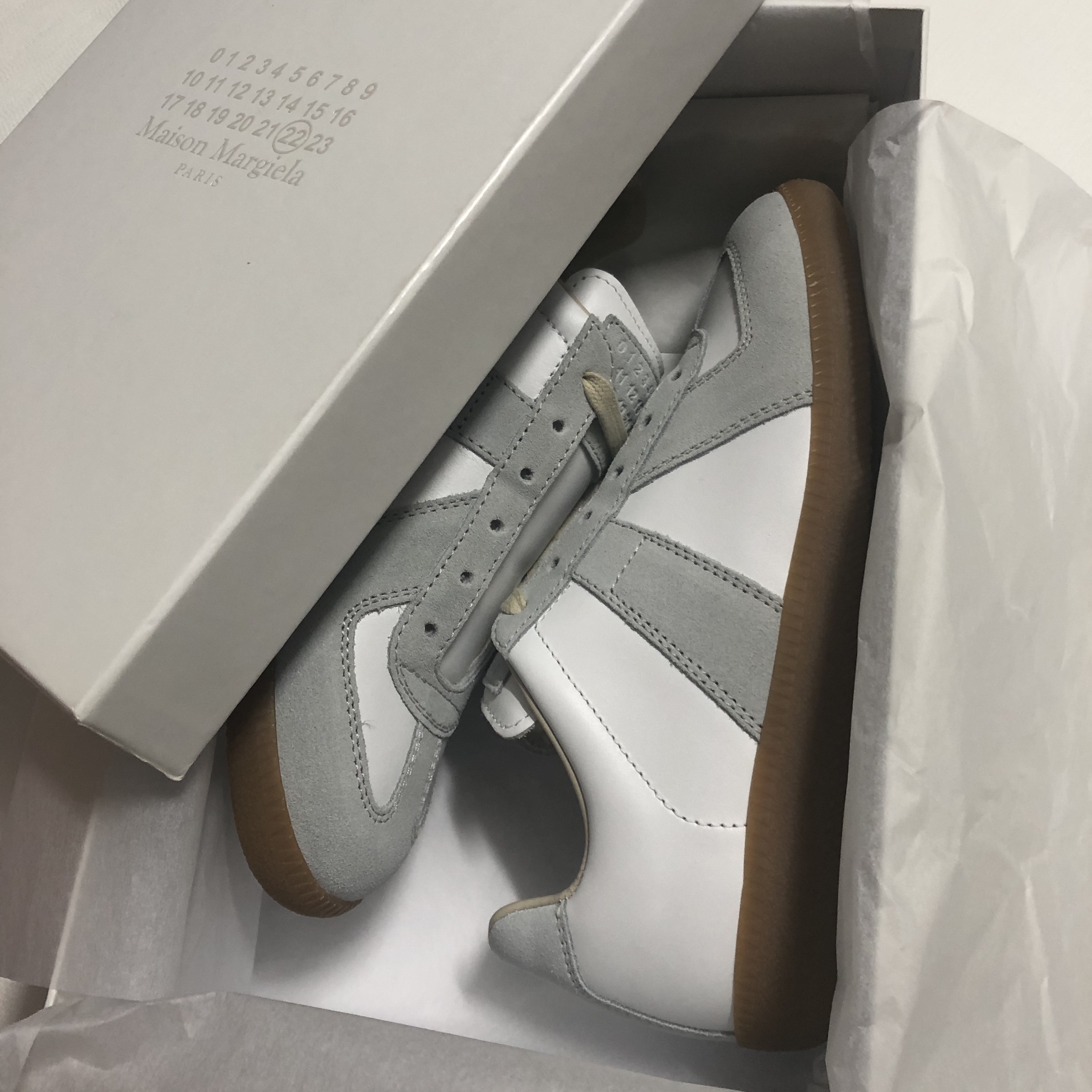 Maison Margiela Calfskin Replica Sneakers 착용 스타일