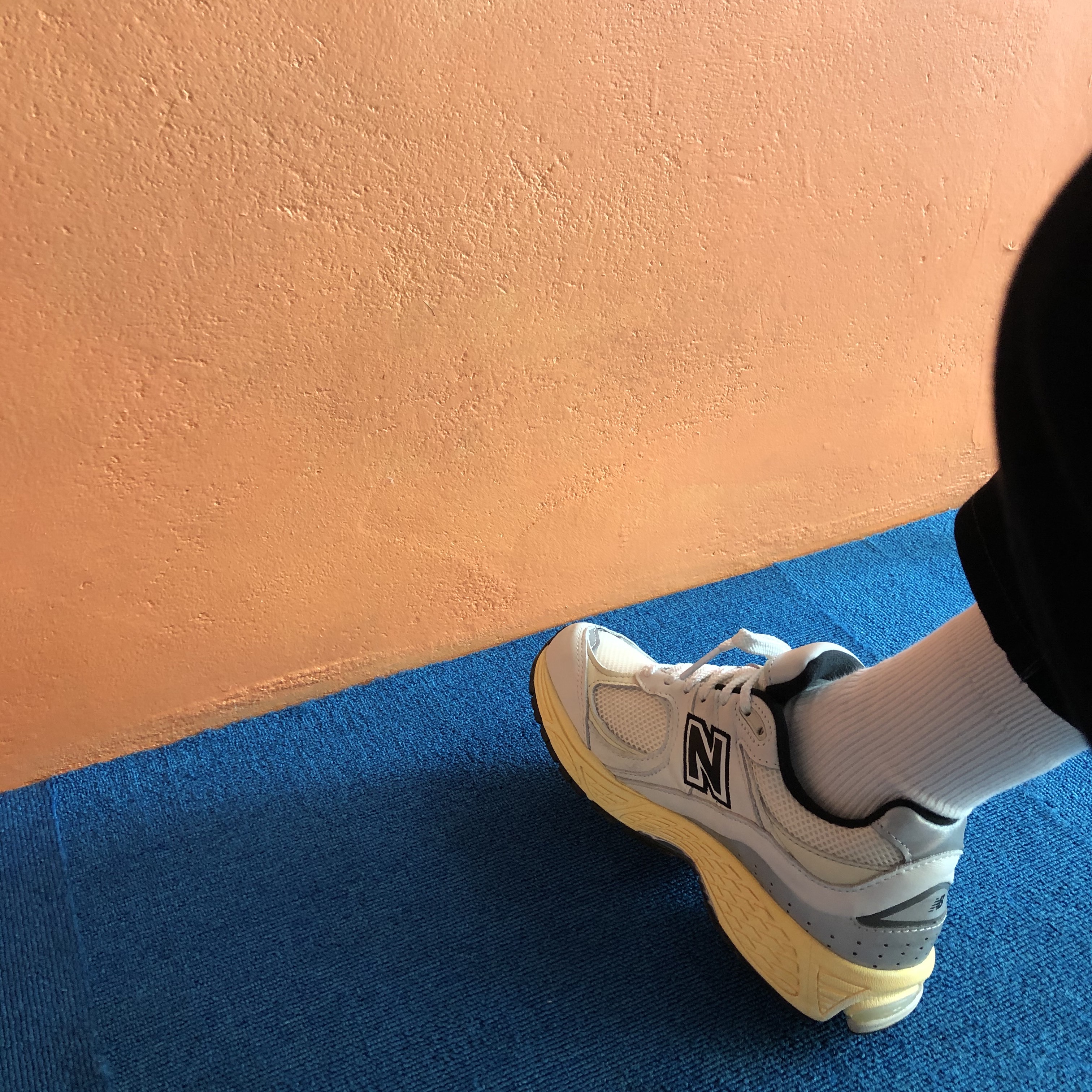 New Balance x Thisisneverthat 2002R White 착용 스타일