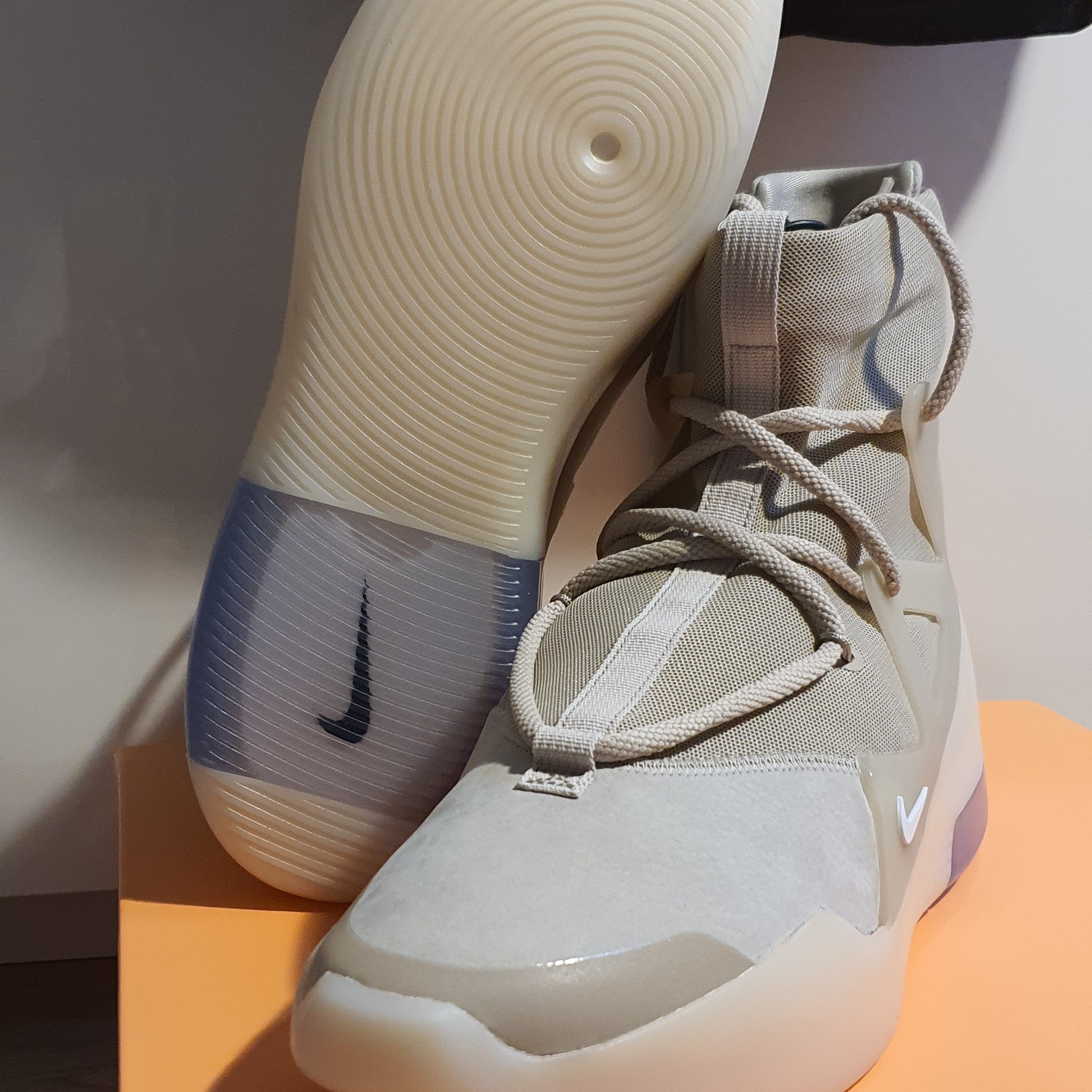Nike x Fear of God Air Fear of God 1 Oatmeal 착용 스타일 - 1