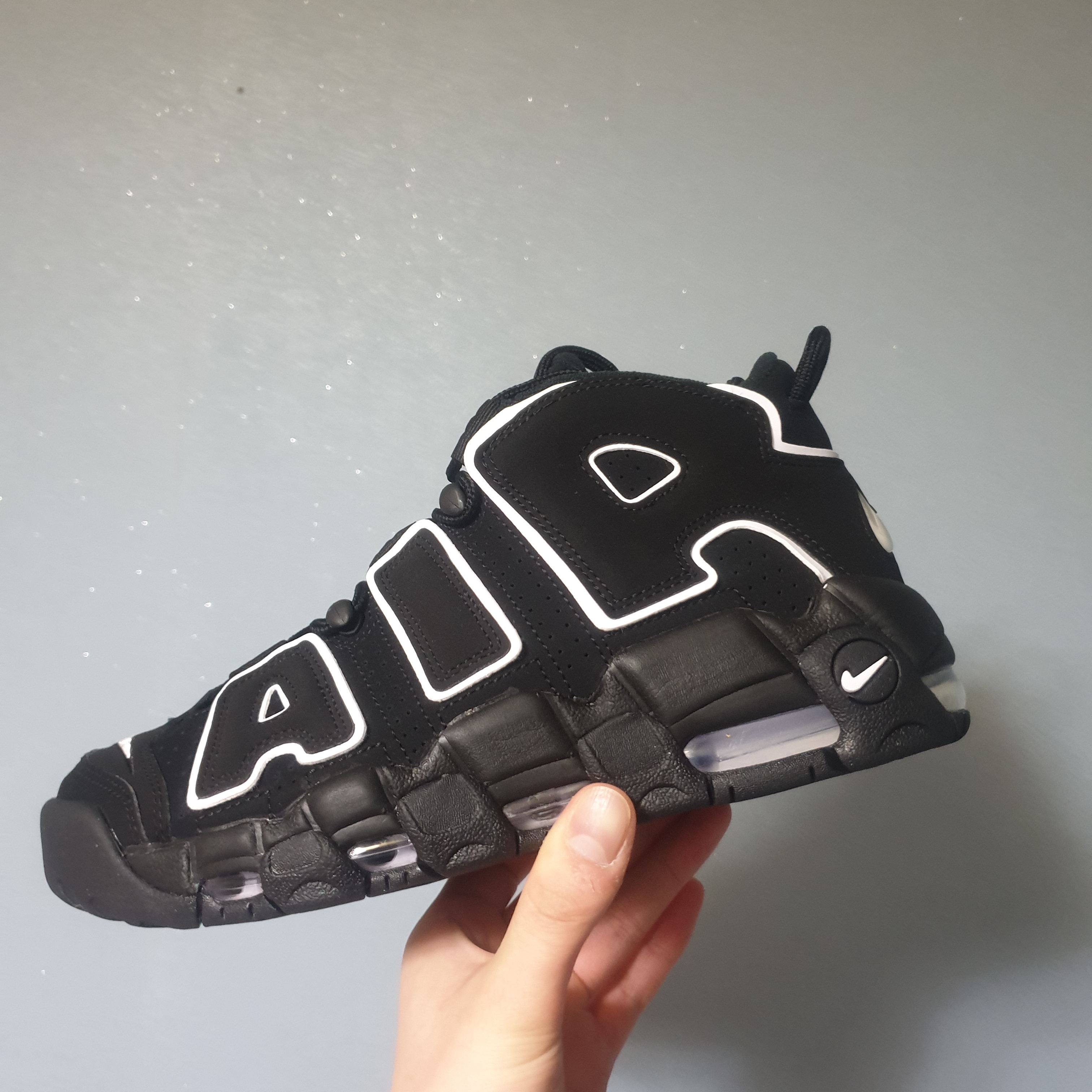 Nike Air More Uptempo Black White 2020 착용 스타일 - 2