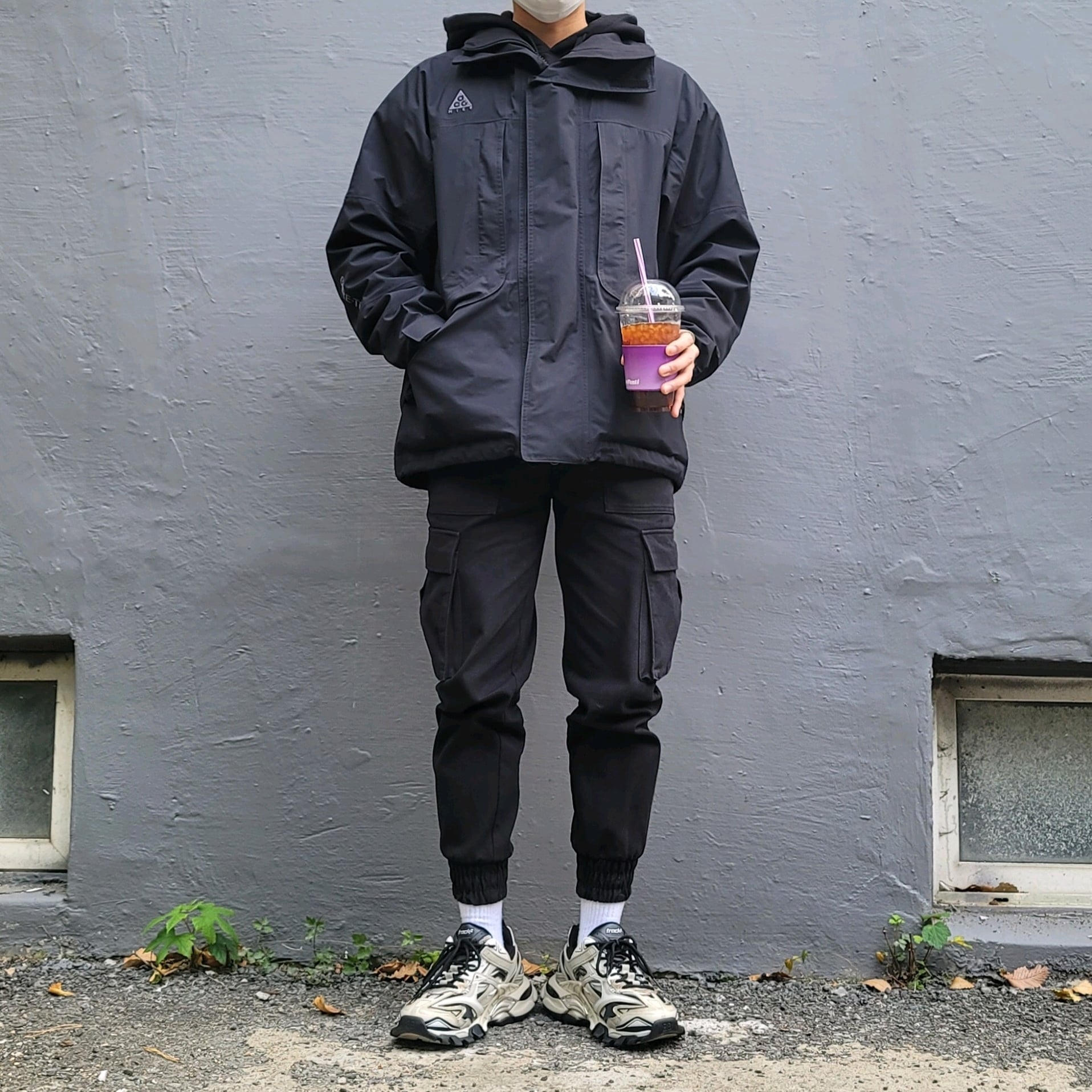 Balenciaga Track.2 Sneakers Beige Black 착용 스타일