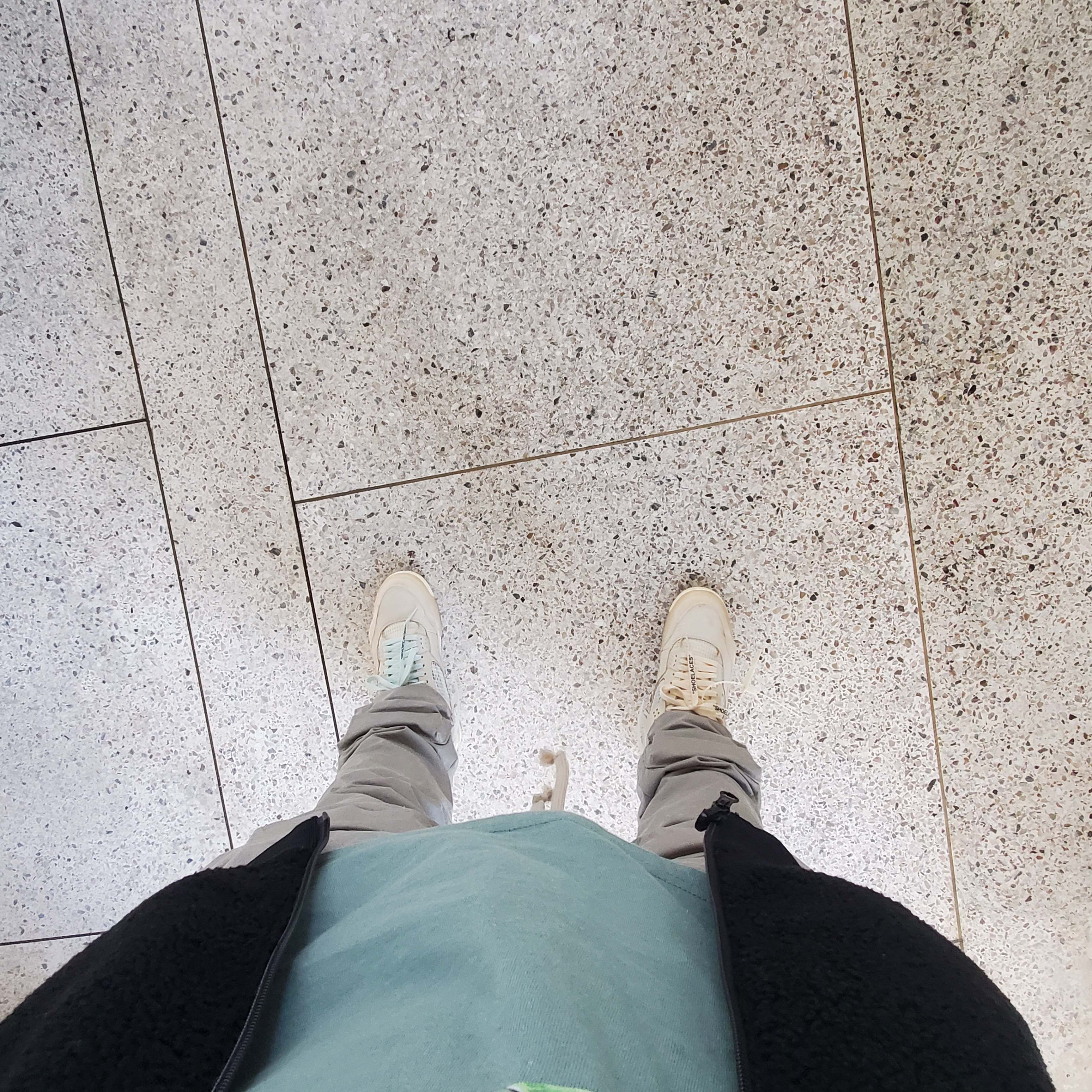 (W) Jordan 4 x Off-White Retro SP Sail 착용 스타일
