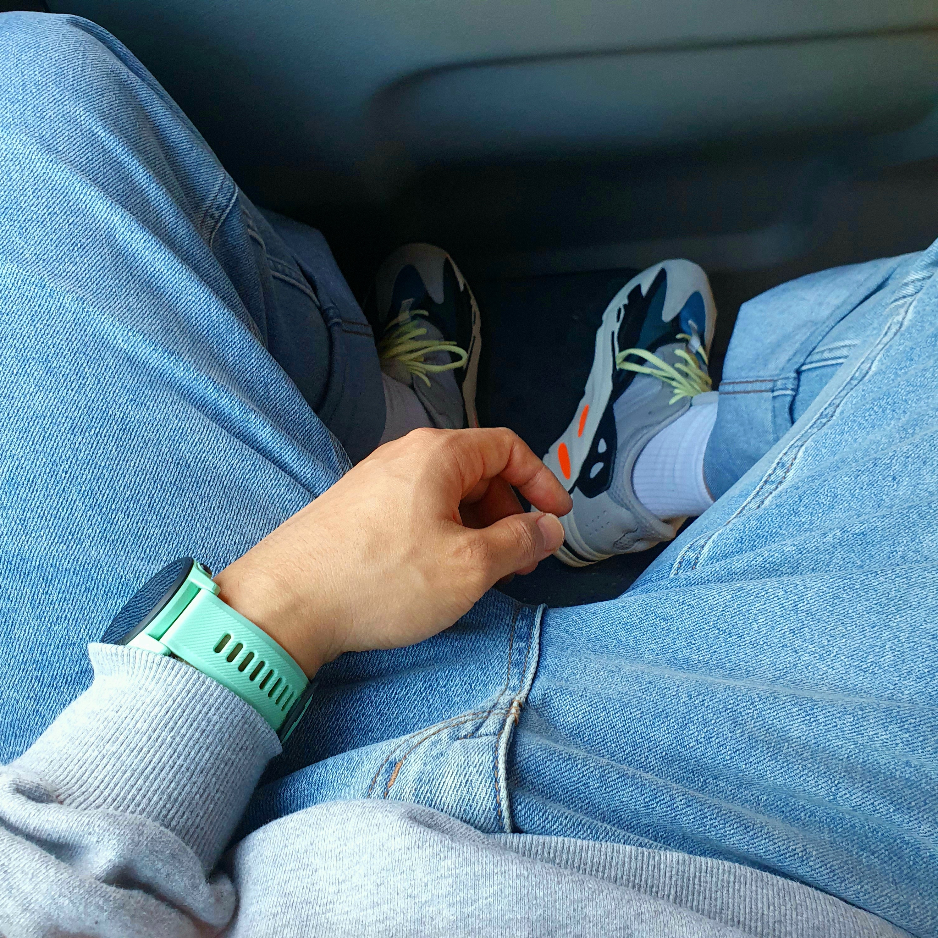Adidas Yeezy Boost 700 Wave Runner Solid Grey 2017/2019 착용 스타일