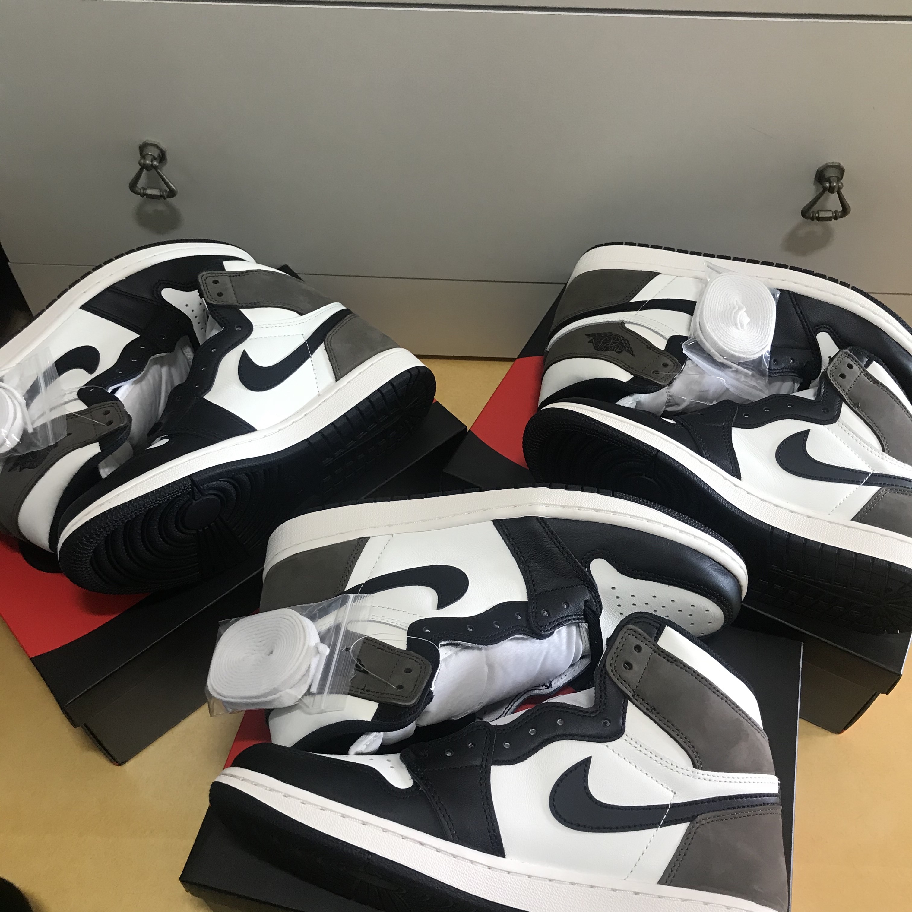 Jordan 1 Retro High OG Black Mocha 착용 스타일