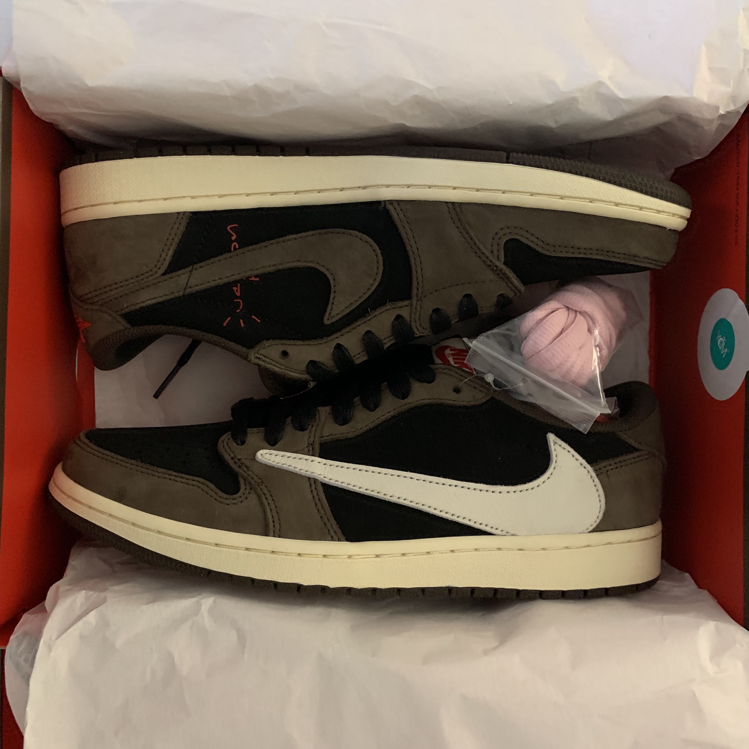 Jordan 1 x Travis Scott Retro Low OG SP Mocha 착용 스타일