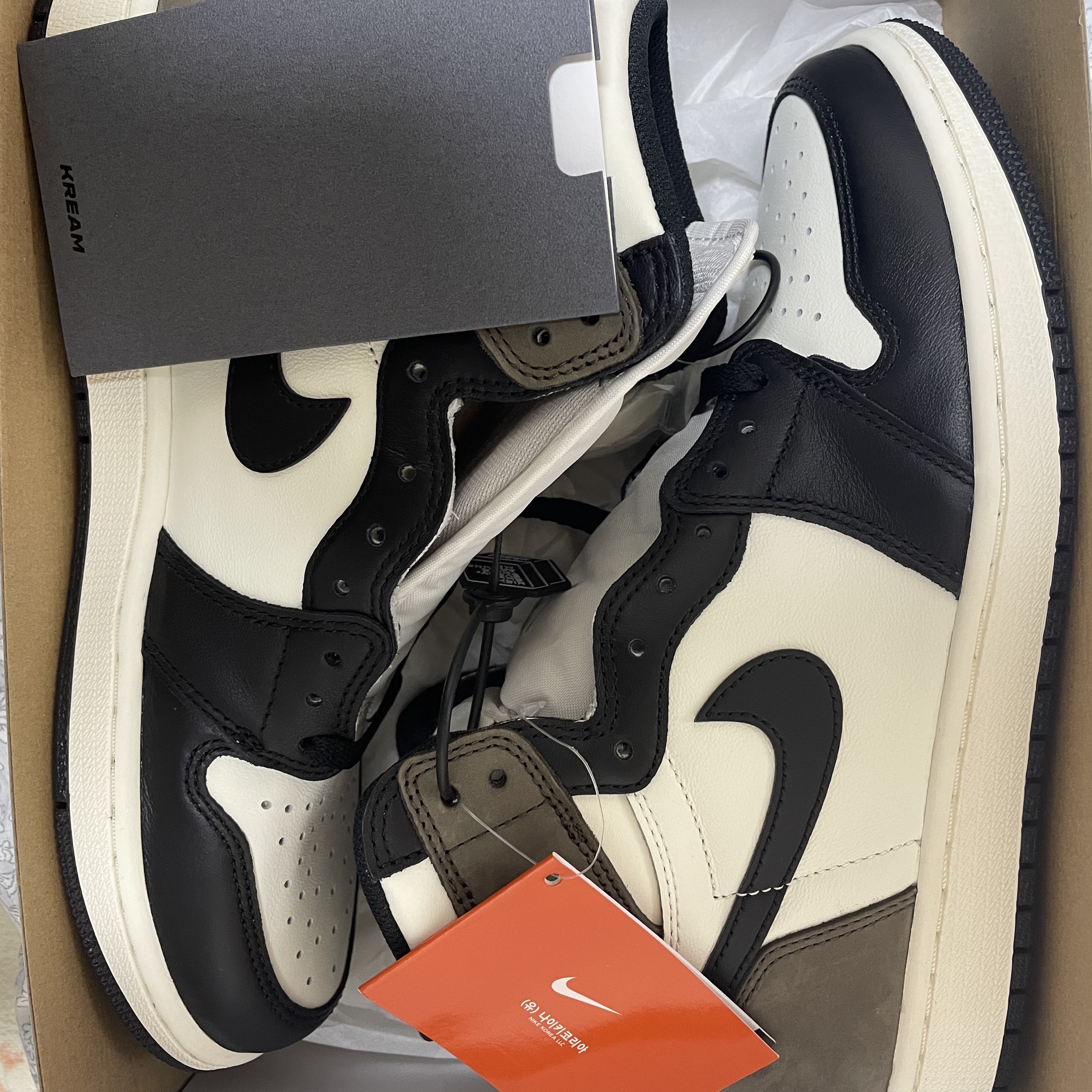 Jordan 1 Retro High OG Black Mocha 착용 스타일