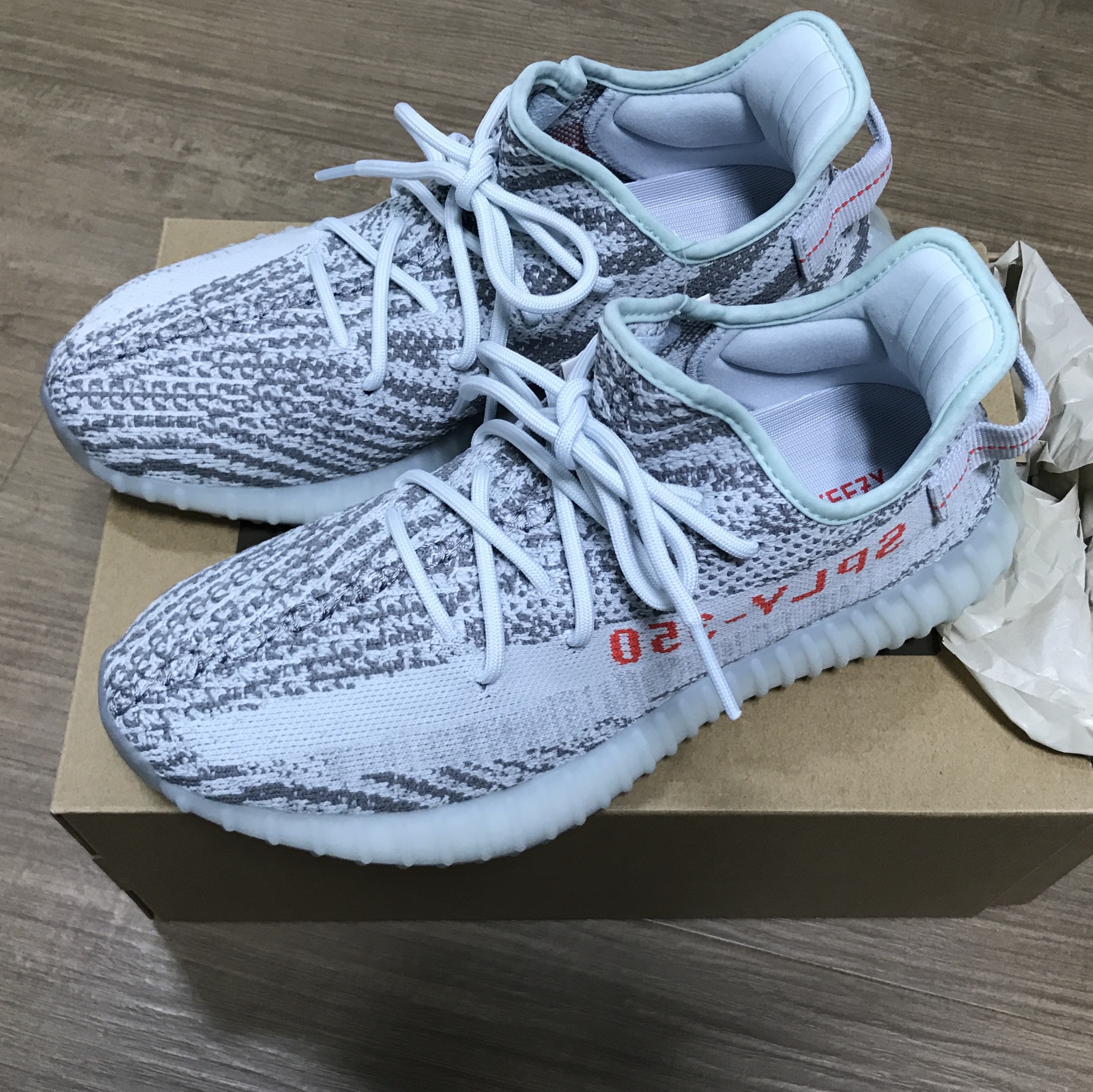 Adidas Yeezy Boost 350 V2 Blue Tint 2017 착용 스타일