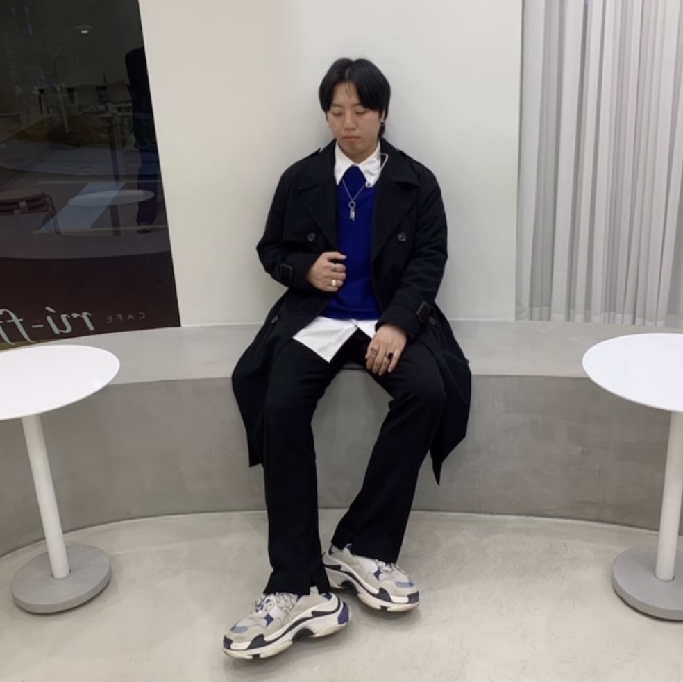 (W) Balenciaga Triple S Trainer White Navy Purple 착용 스타일